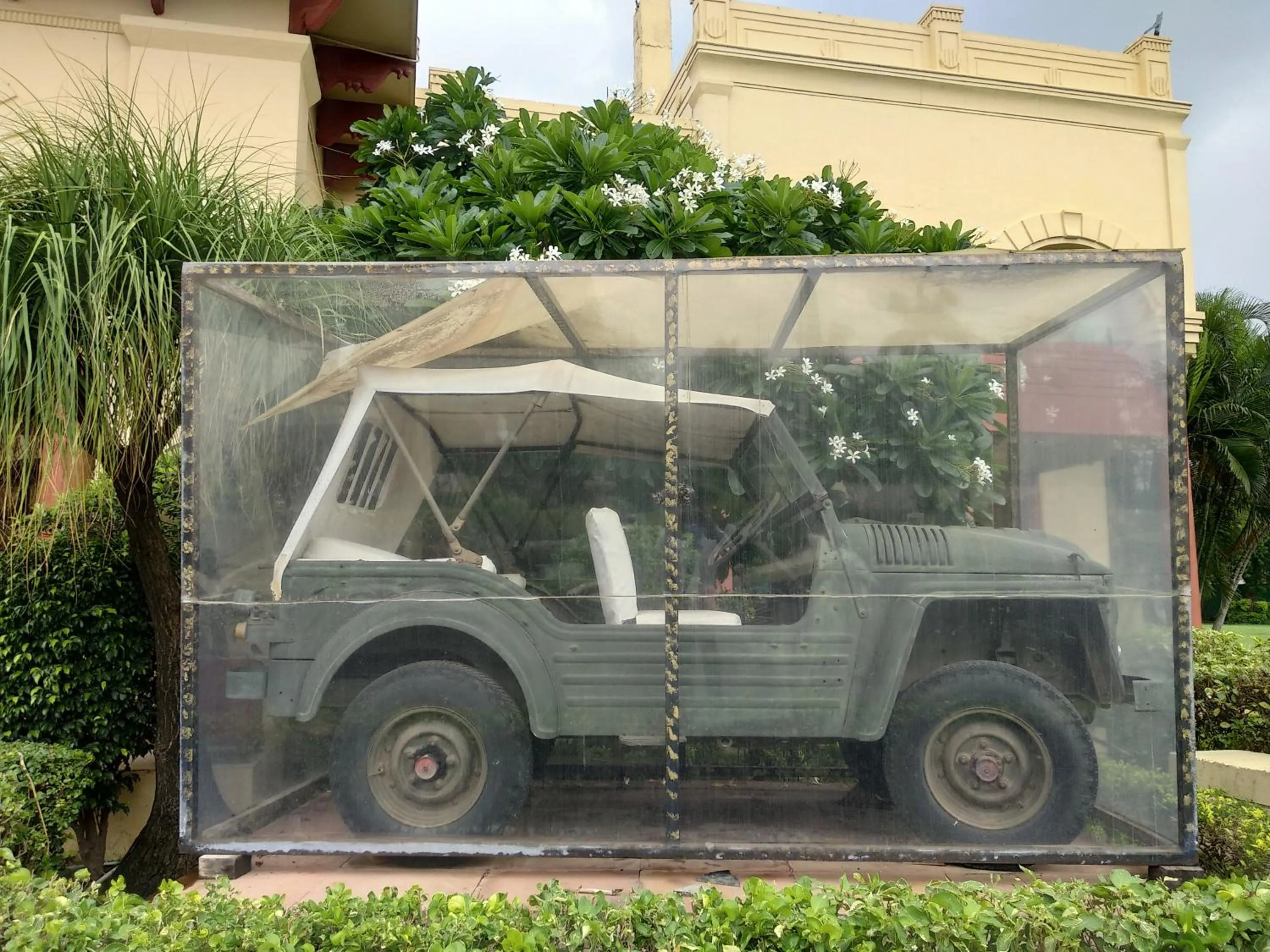 Facade/entrance in Noor-Us-Sabah Palace