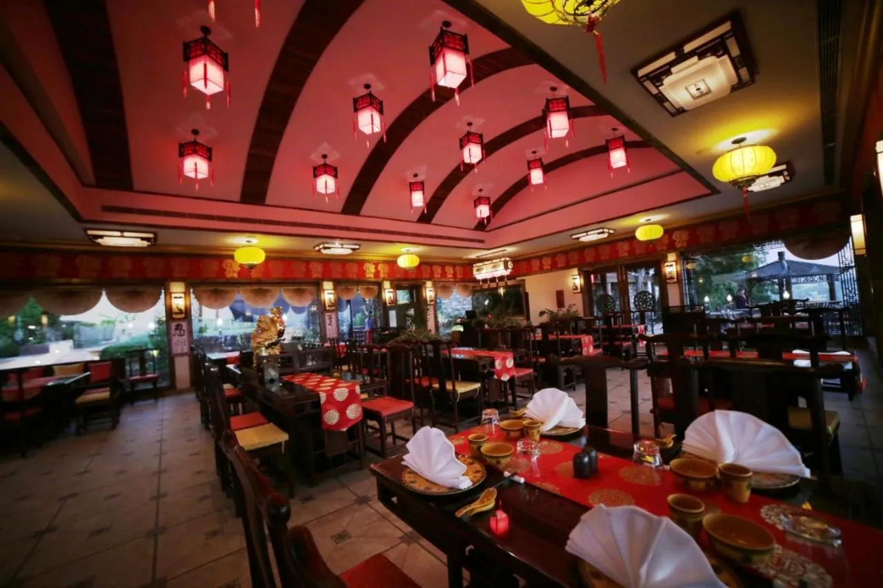 Restaurant/places to eat in Noor-Us-Sabah Palace