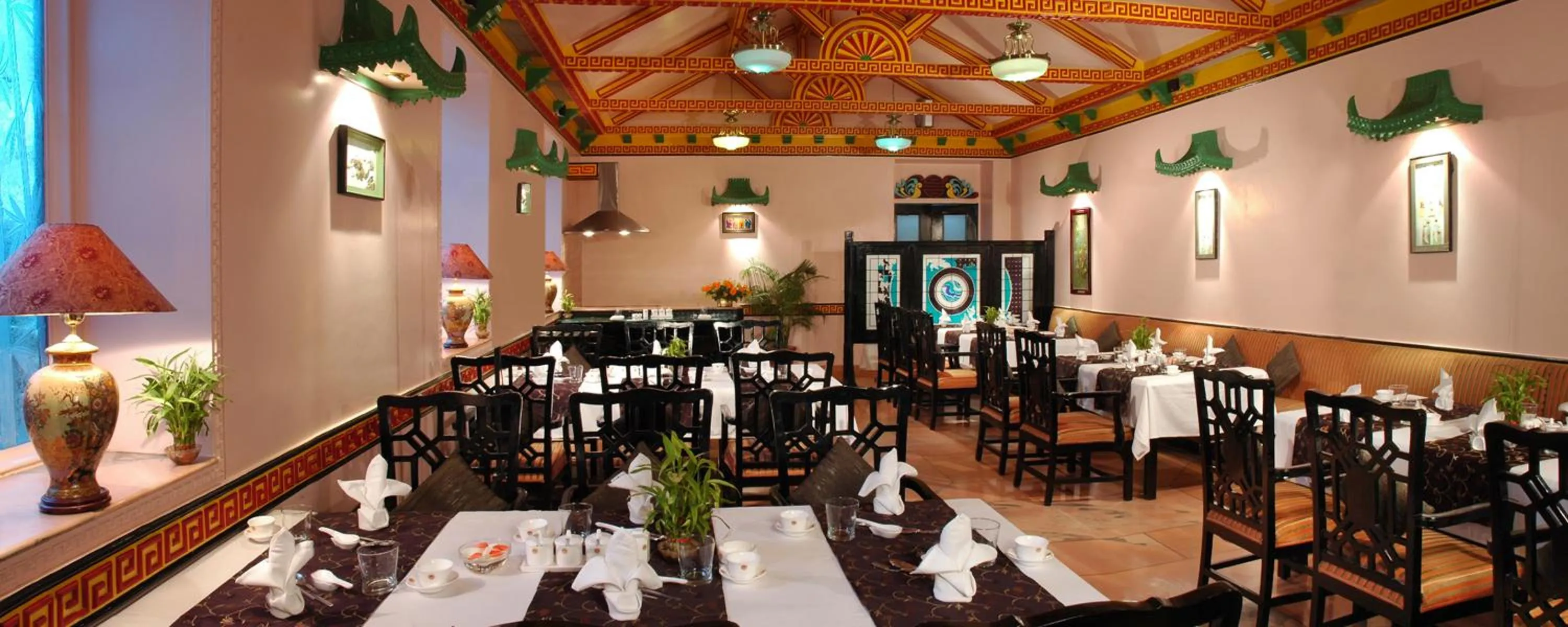 Restaurant/places to eat in Noor-Us-Sabah Palace