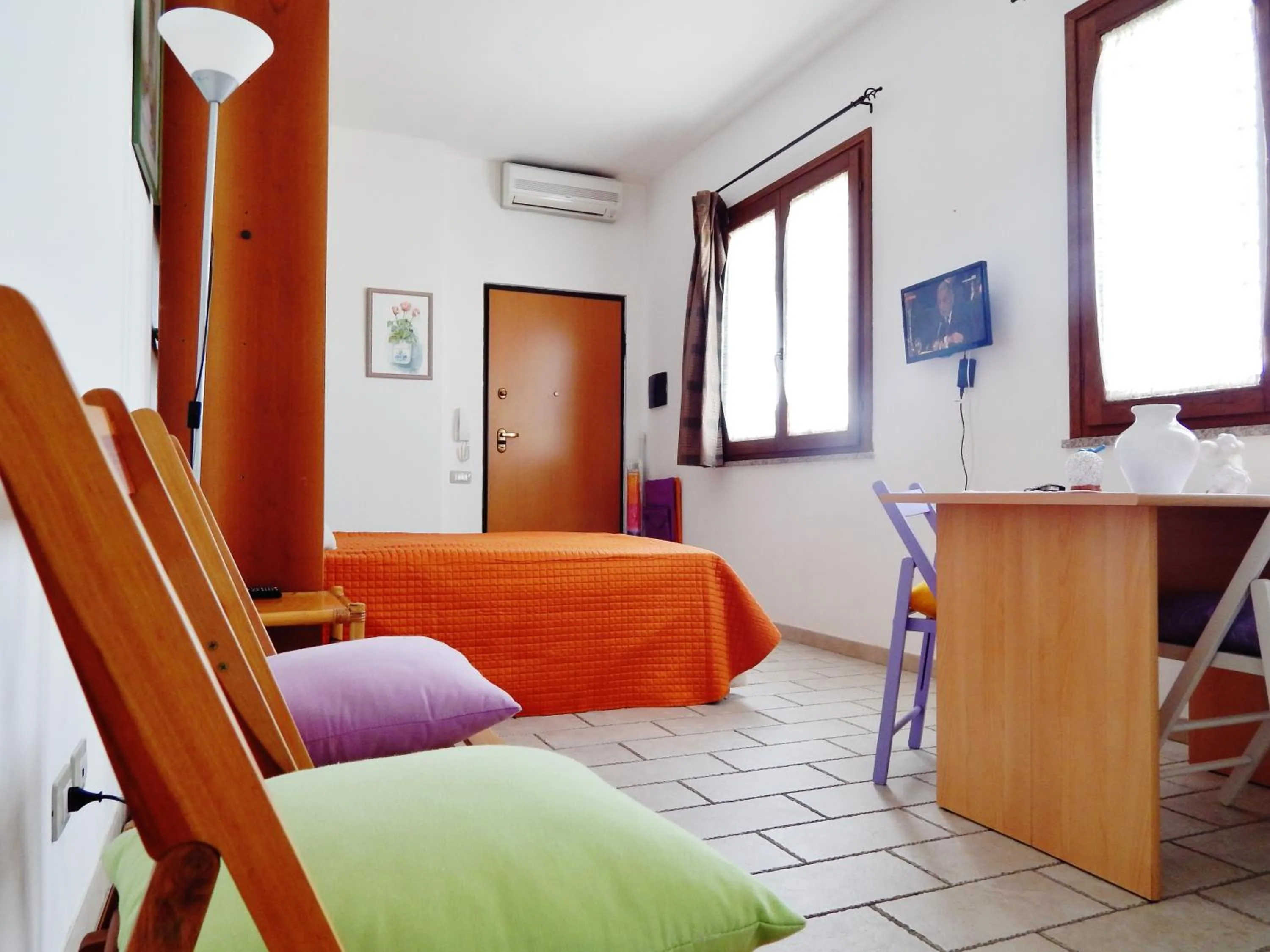 Living room, Bed in Lovely Studio in Pula