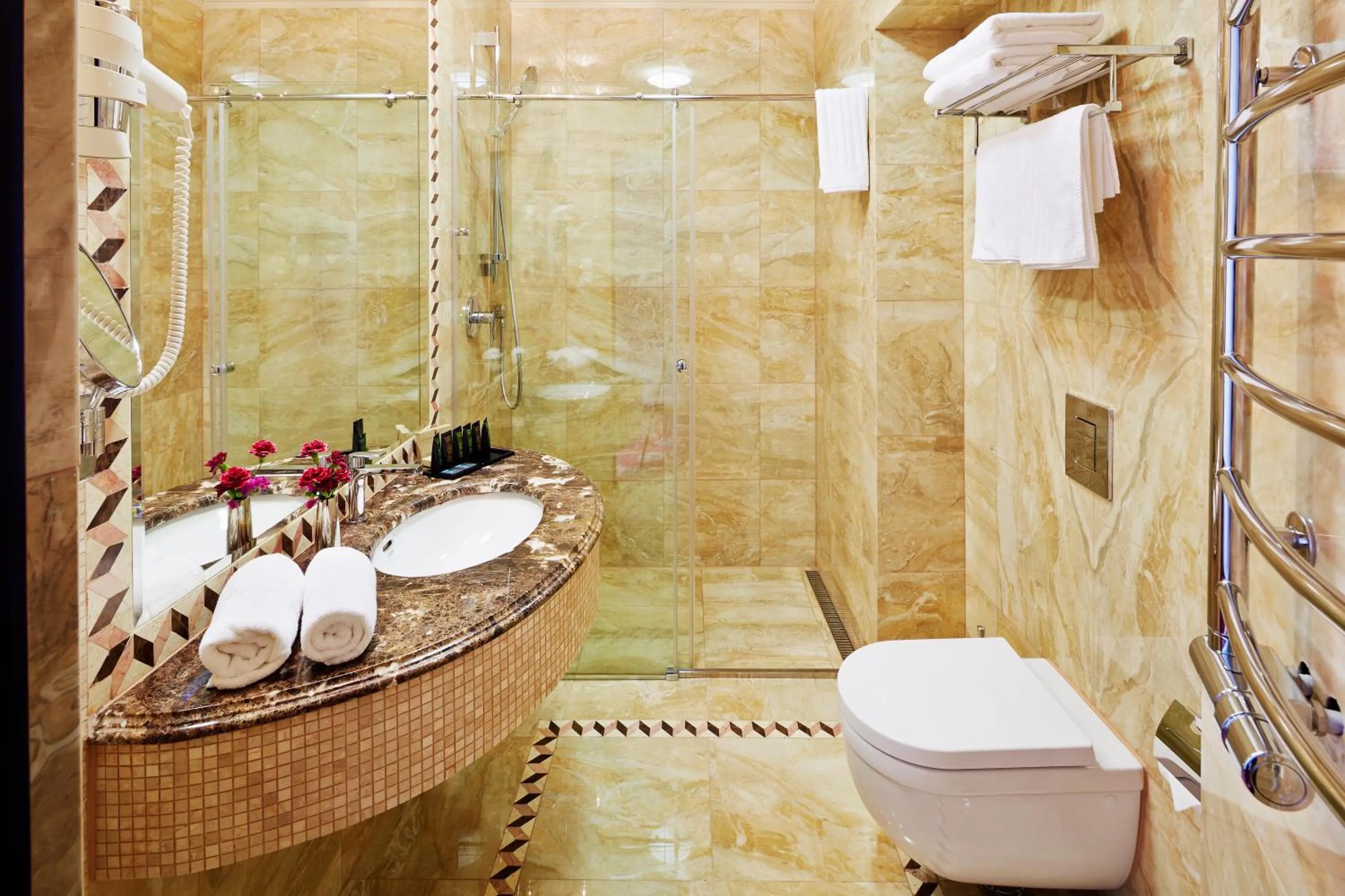 Shower in Hotel Atlas Deluxe