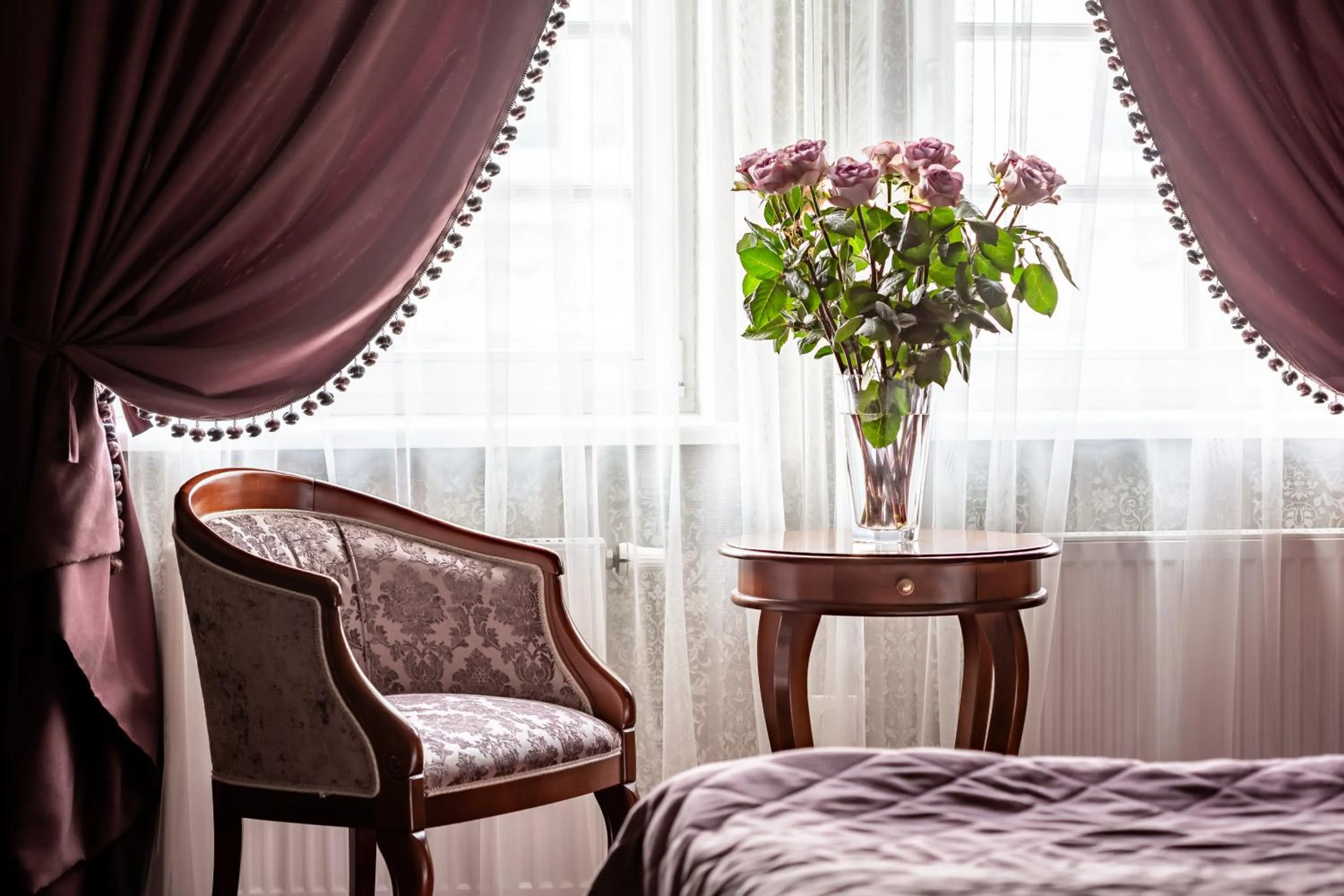 Seating area, Bed in Hotel Atlas Deluxe