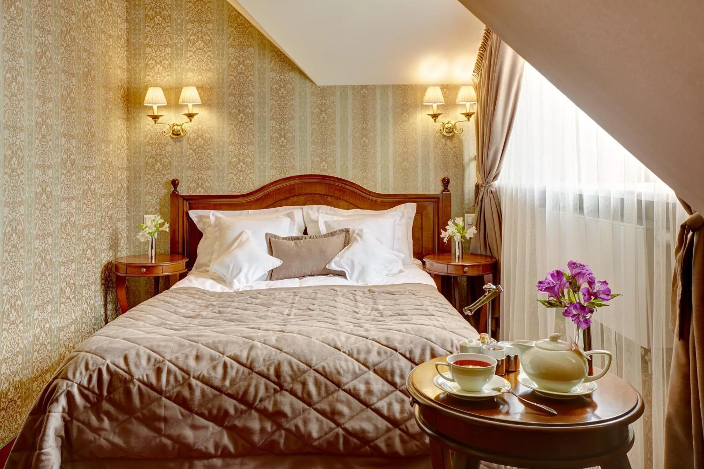 Bedroom, Bed in Hotel Atlas Deluxe