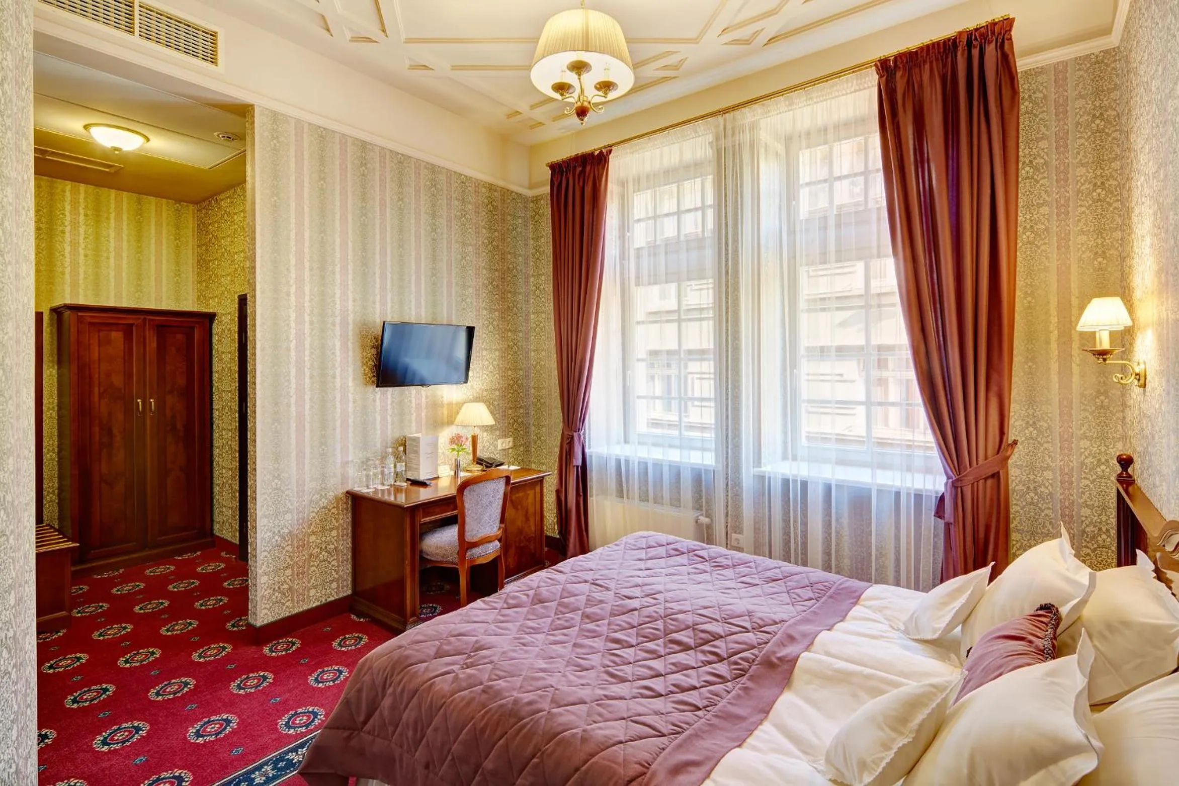 Bedroom, Bed in Hotel Atlas Deluxe