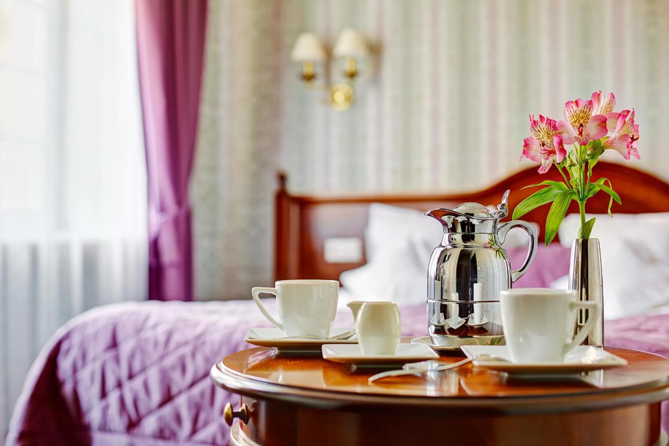 Food, Bed in Hotel Atlas Deluxe