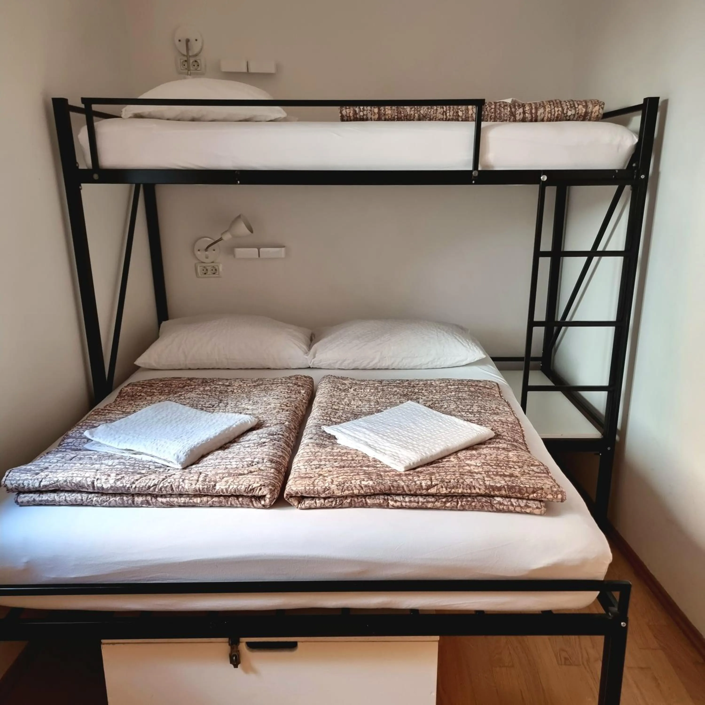 Hostel Alieti