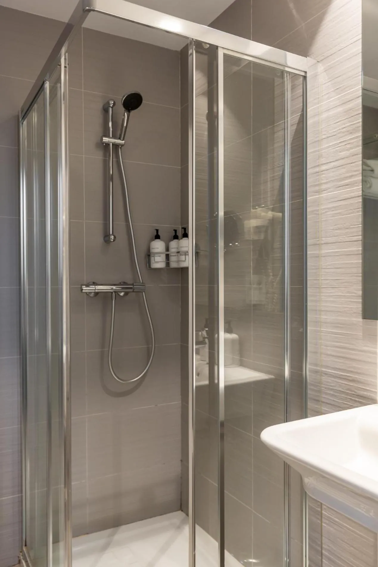 Shower in Colectia Hotel Urumea