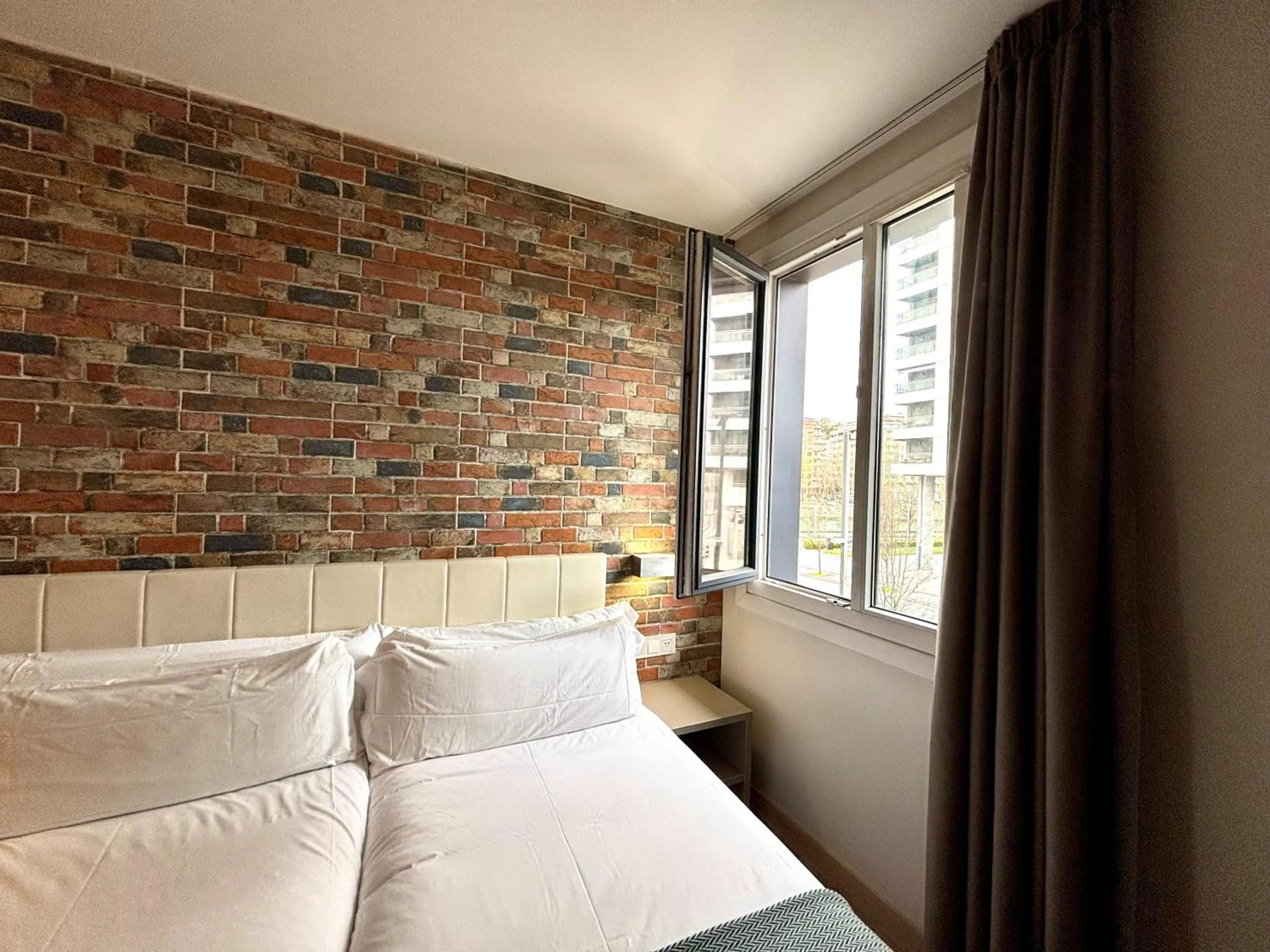 Bed in Casual del Jazz San Sebastián