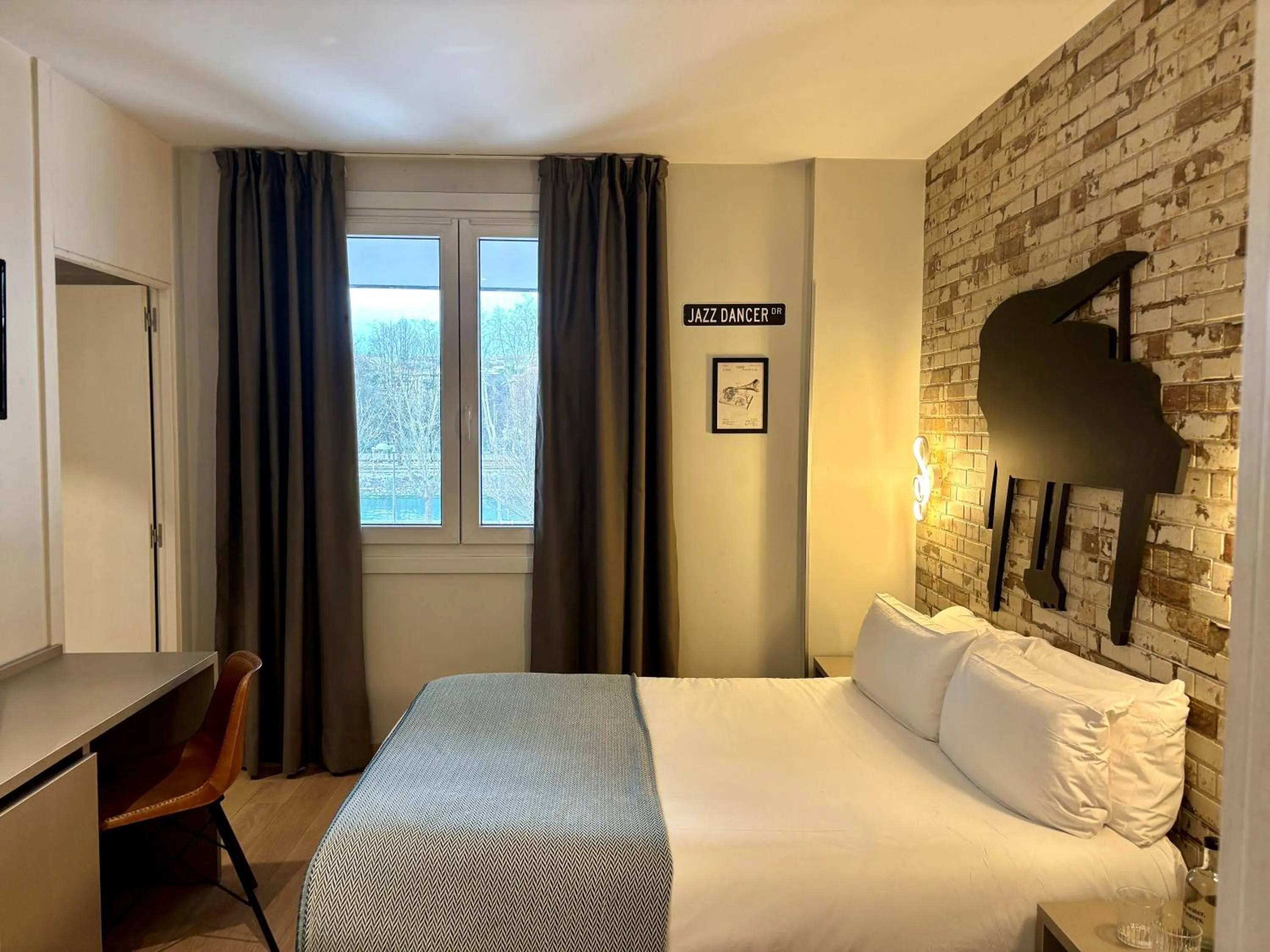 Bed in Casual del Jazz San Sebastián