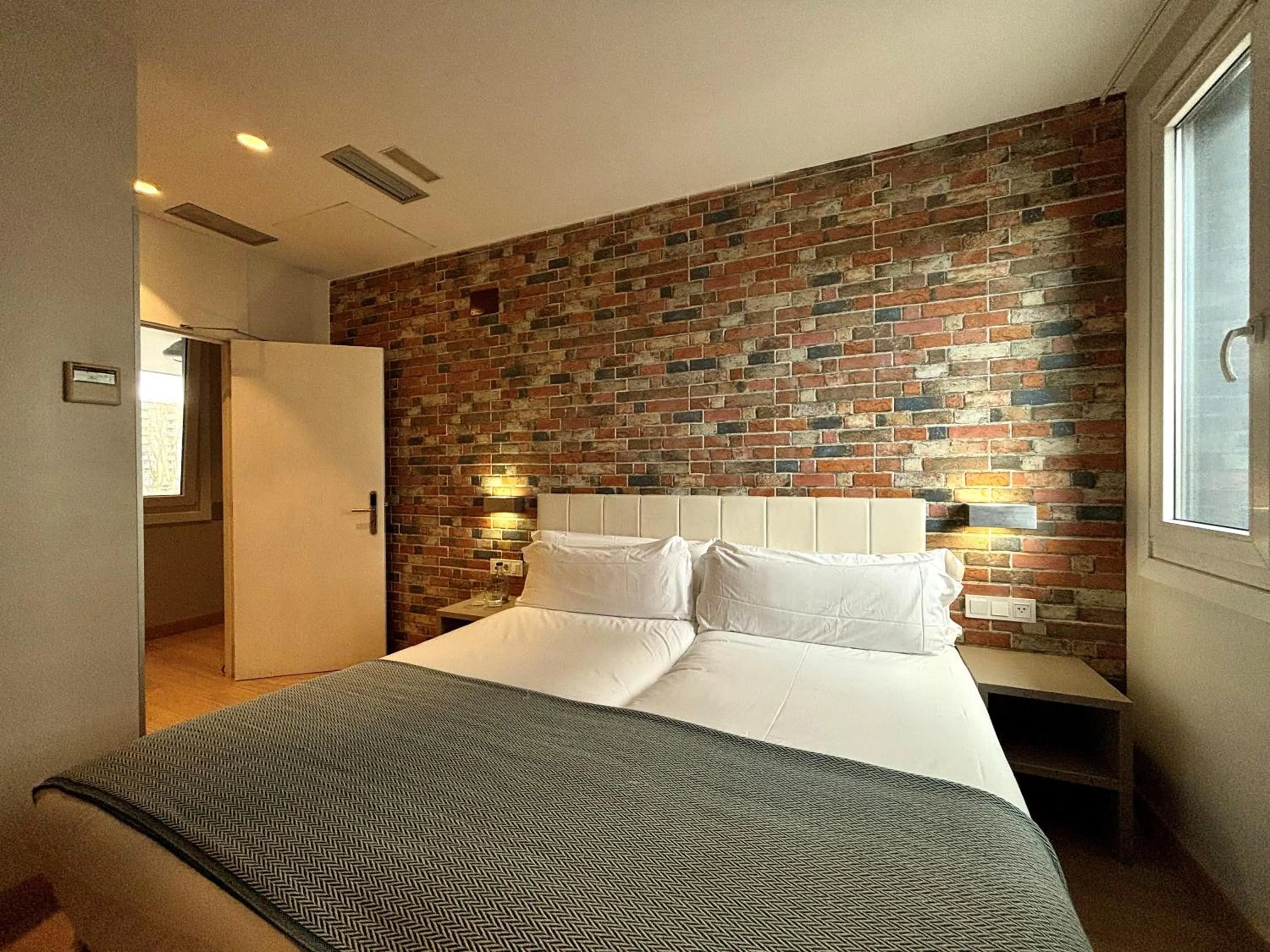 Bed in Casual del Jazz San Sebastián