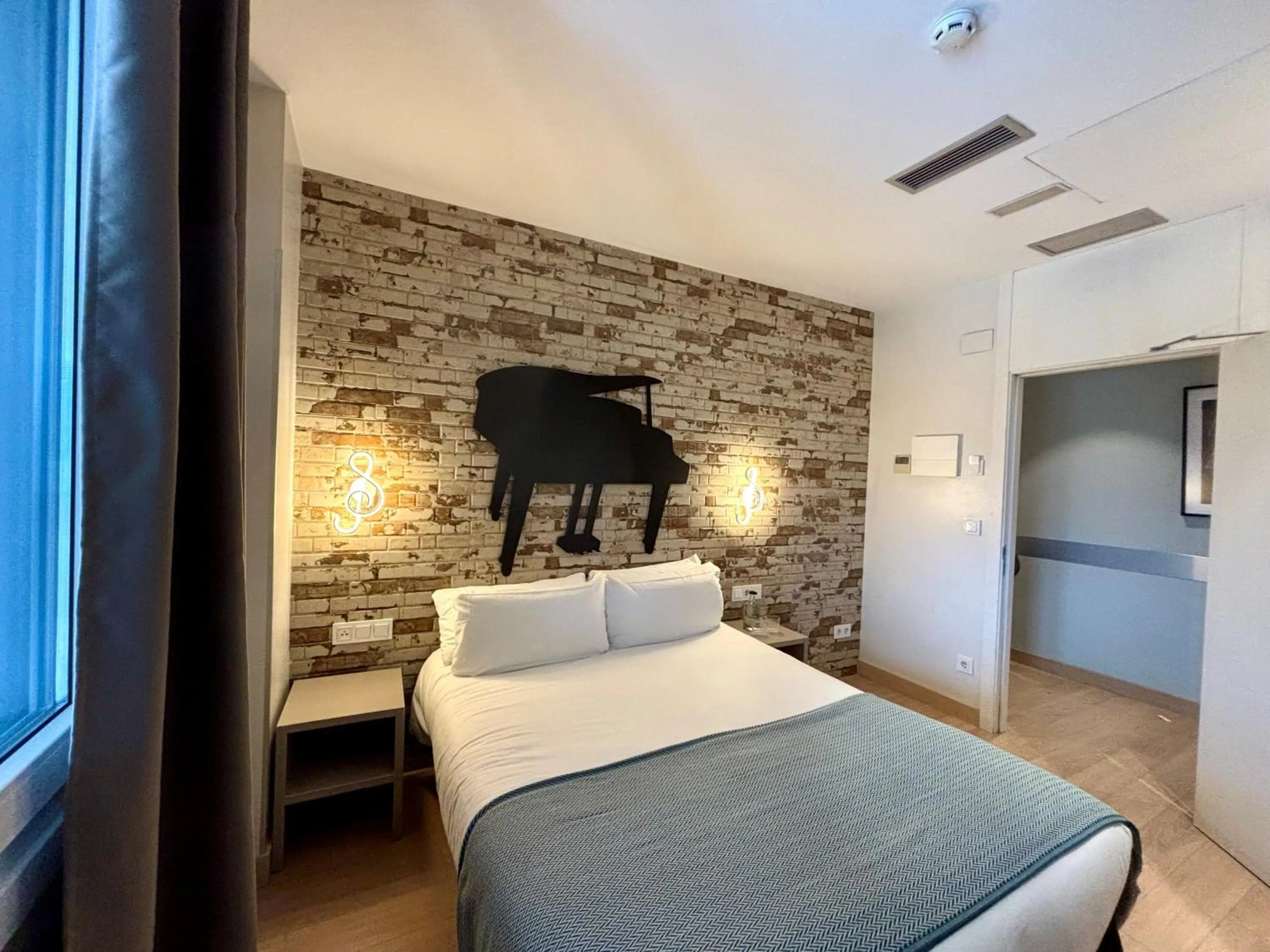 Bed in Casual del Jazz San Sebastián