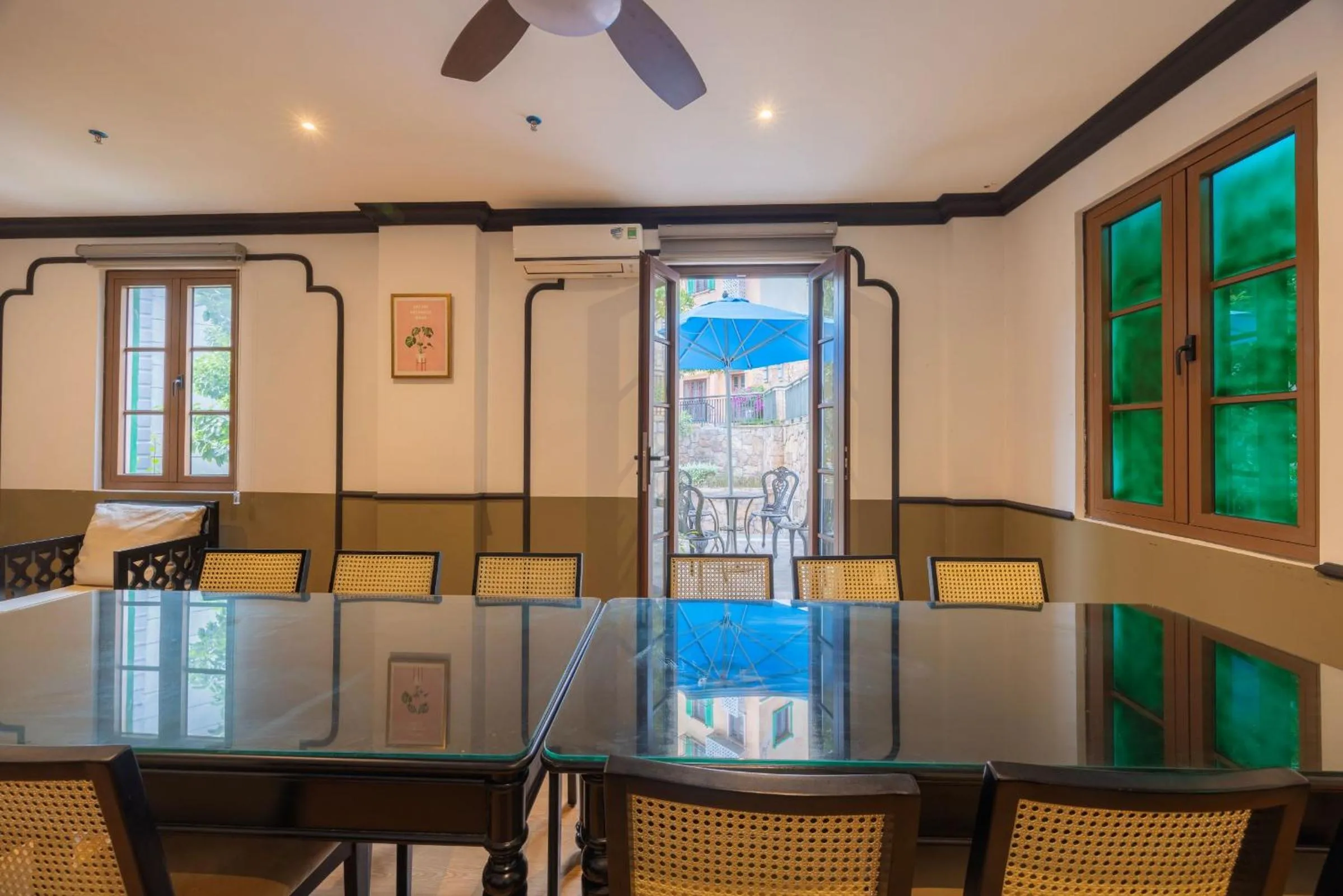 Dining area in SUNSET BAY RETREAT
