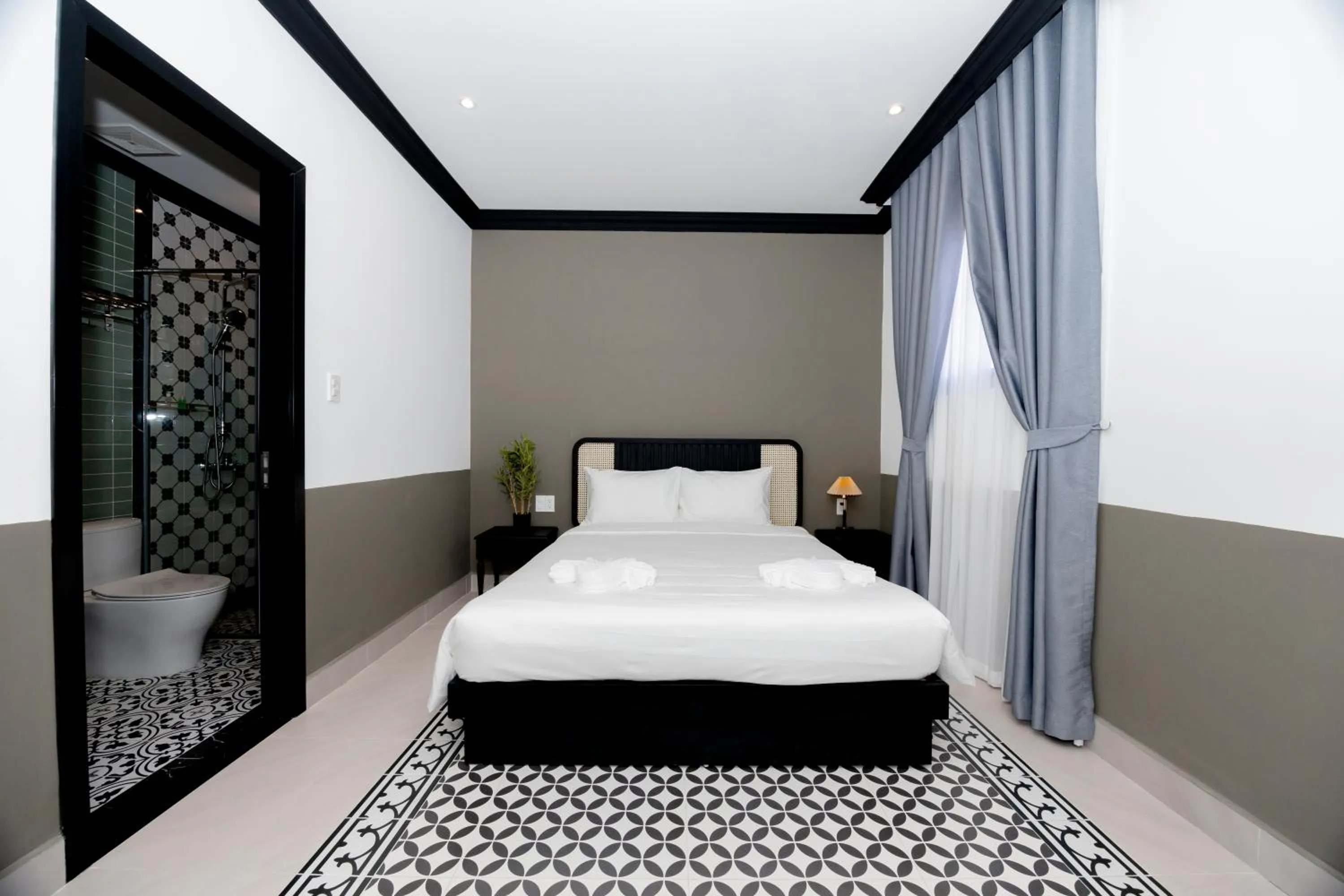 Bathroom, Bed in SUNSET BAY RETREAT