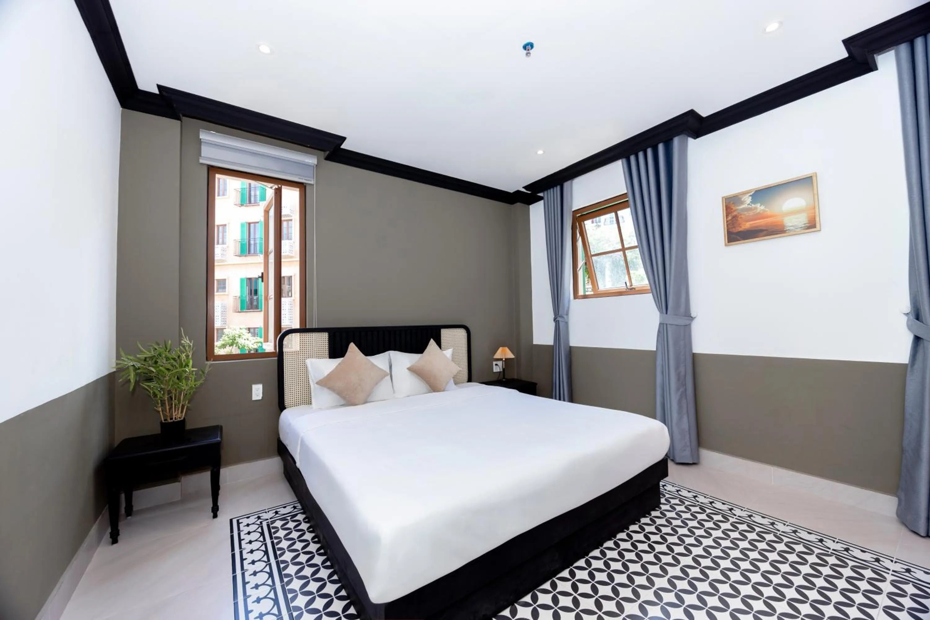 Photo of the whole room, Bed in SUNSET BAY RETREAT