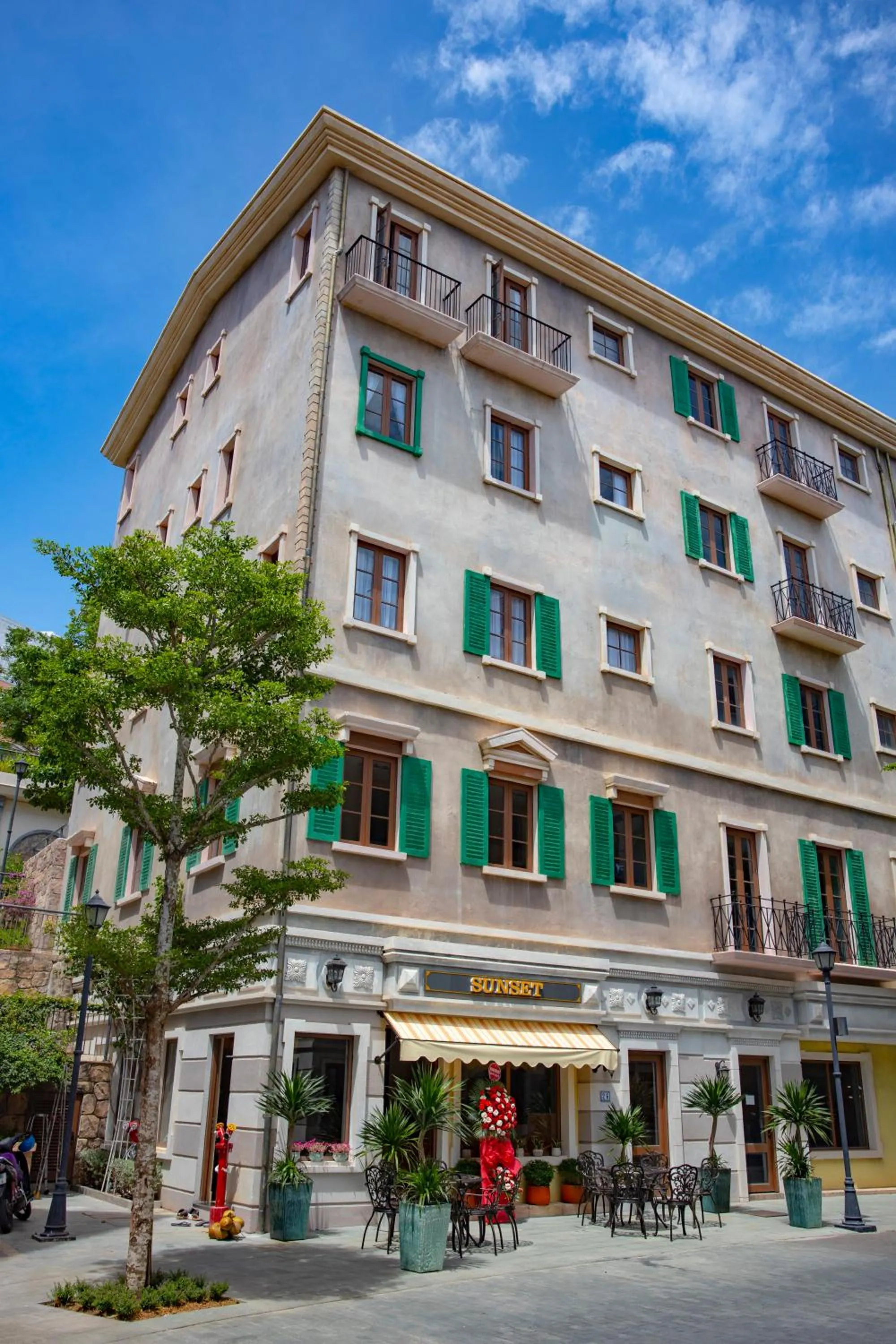 Property building in SUNSET BAY RETREAT