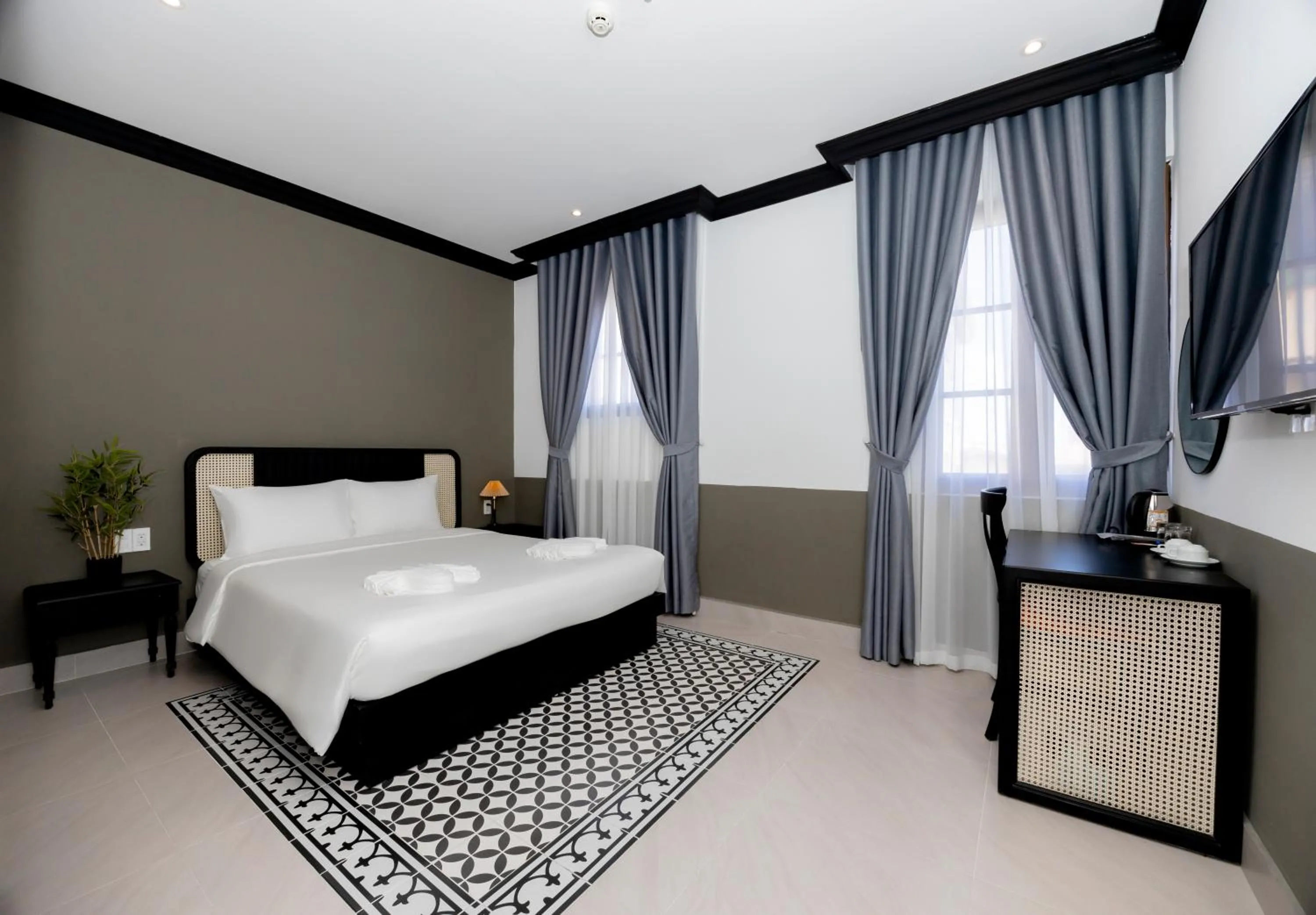 Photo of the whole room, Bed in SUNSET BAY RETREAT