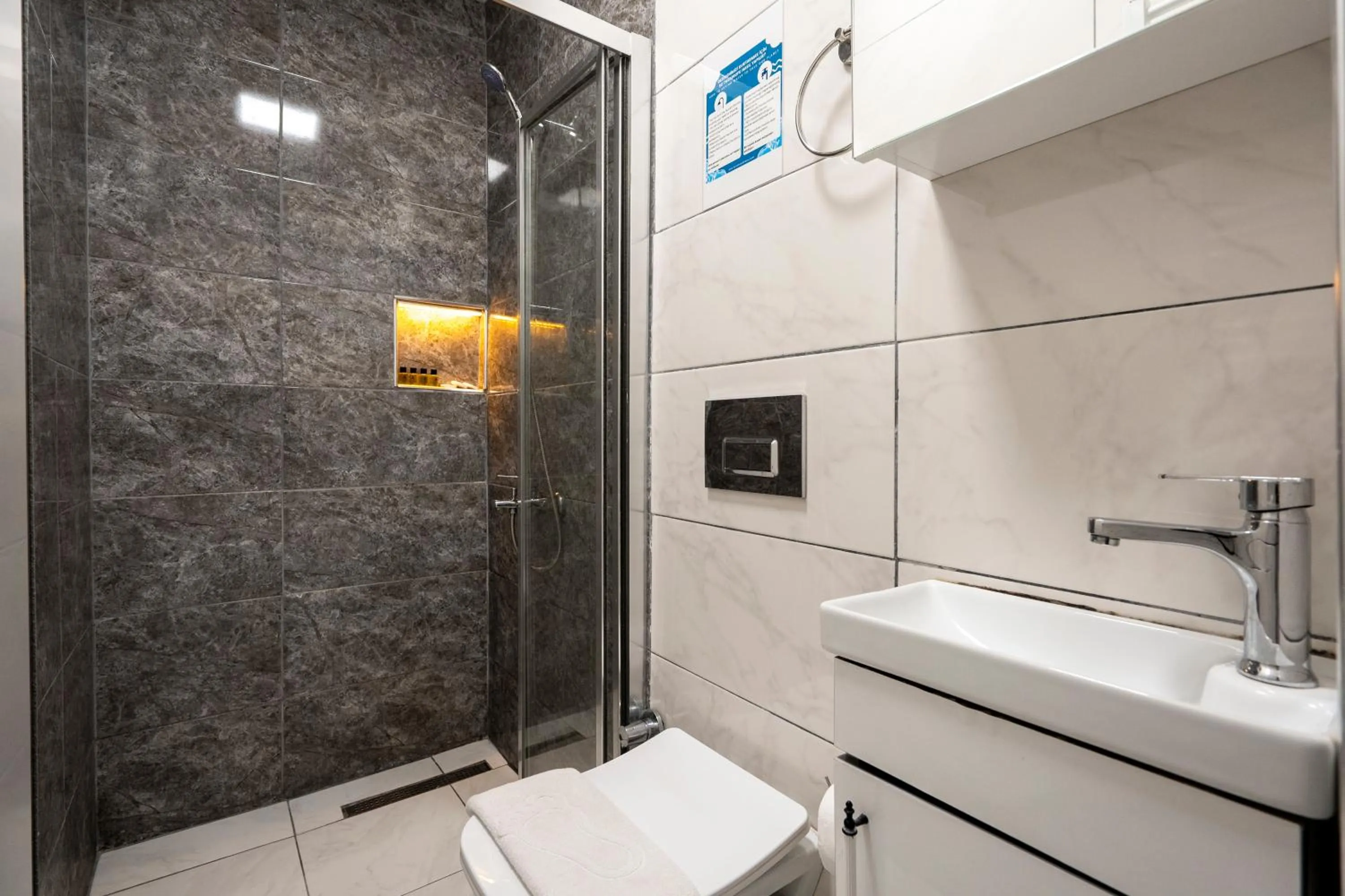 Shower in Emir Hotel