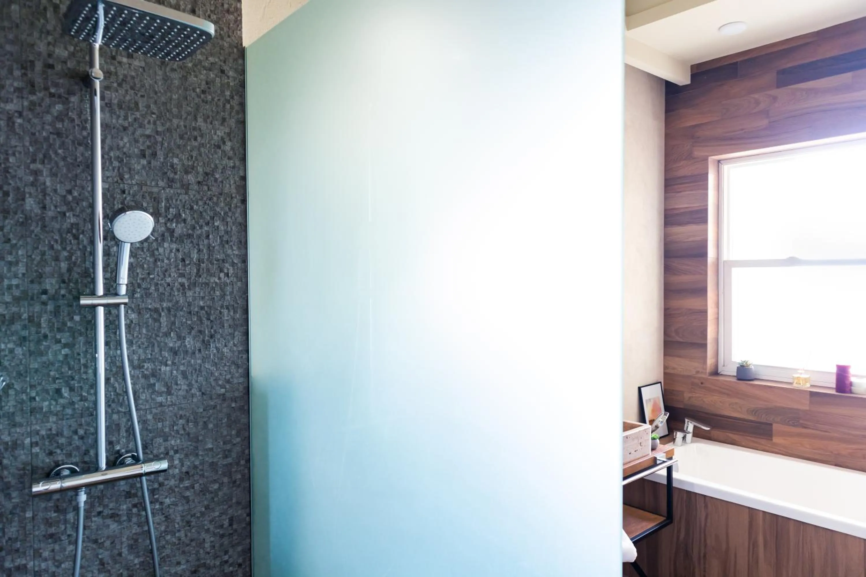 Shower in hotelise I Escape Apartment