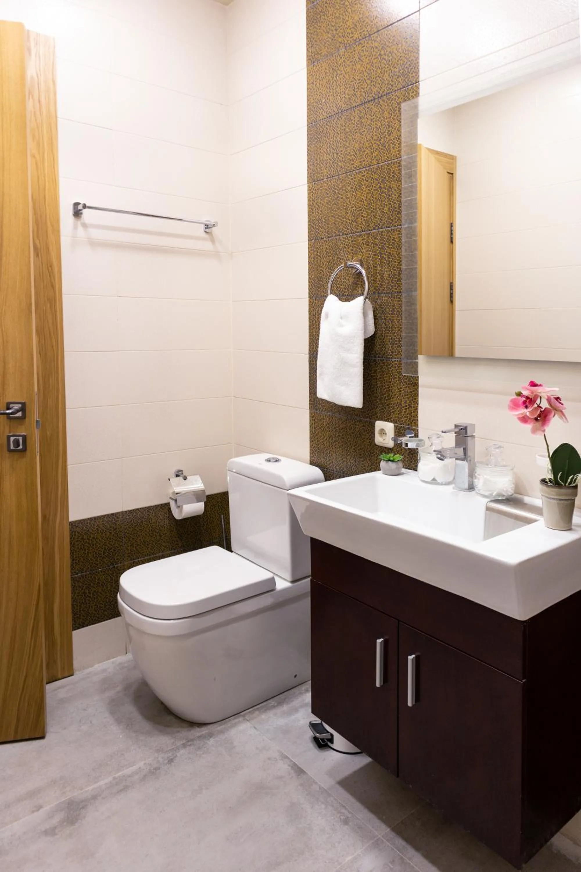 Toilet in hotelise I Escape Apartment