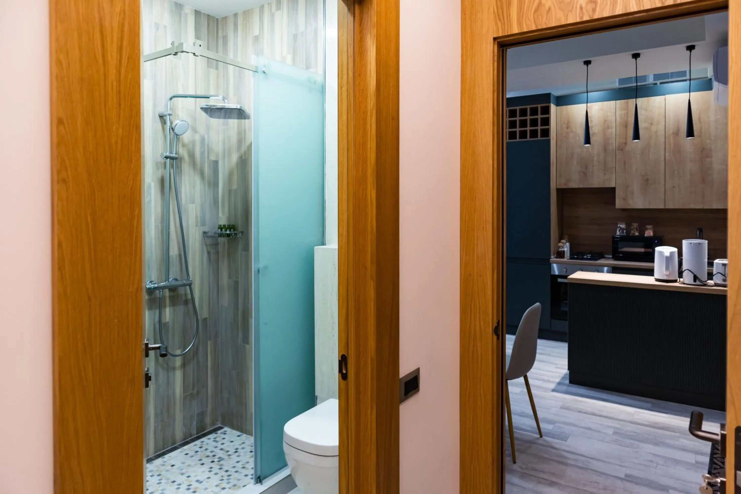 Shower in hotelise I Escape Apartment