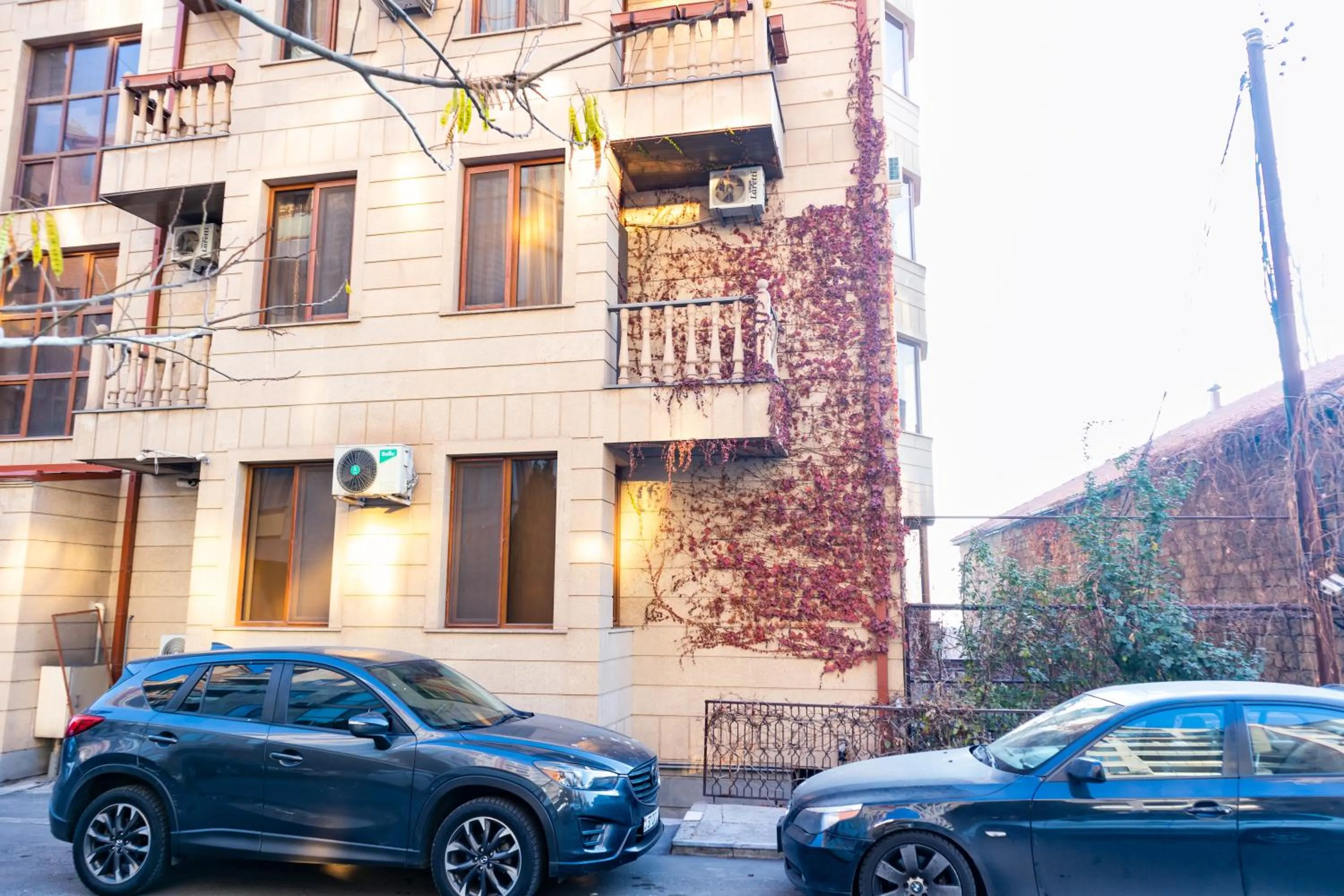 Property building in hotelise I Escape Apartment