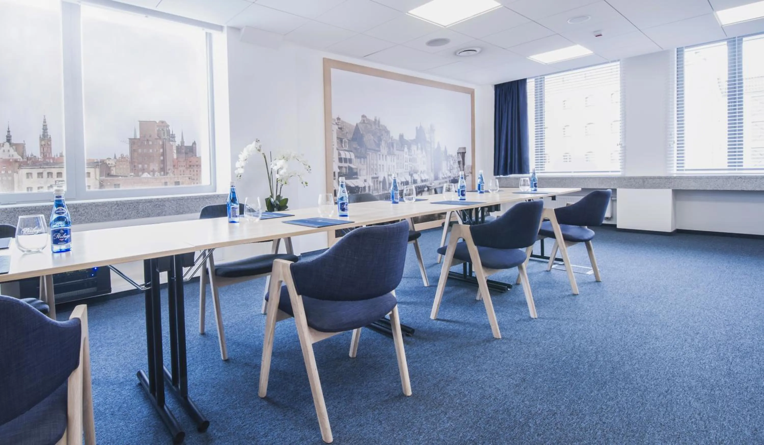 Business facilities in Hotel Marina Club Old Town View