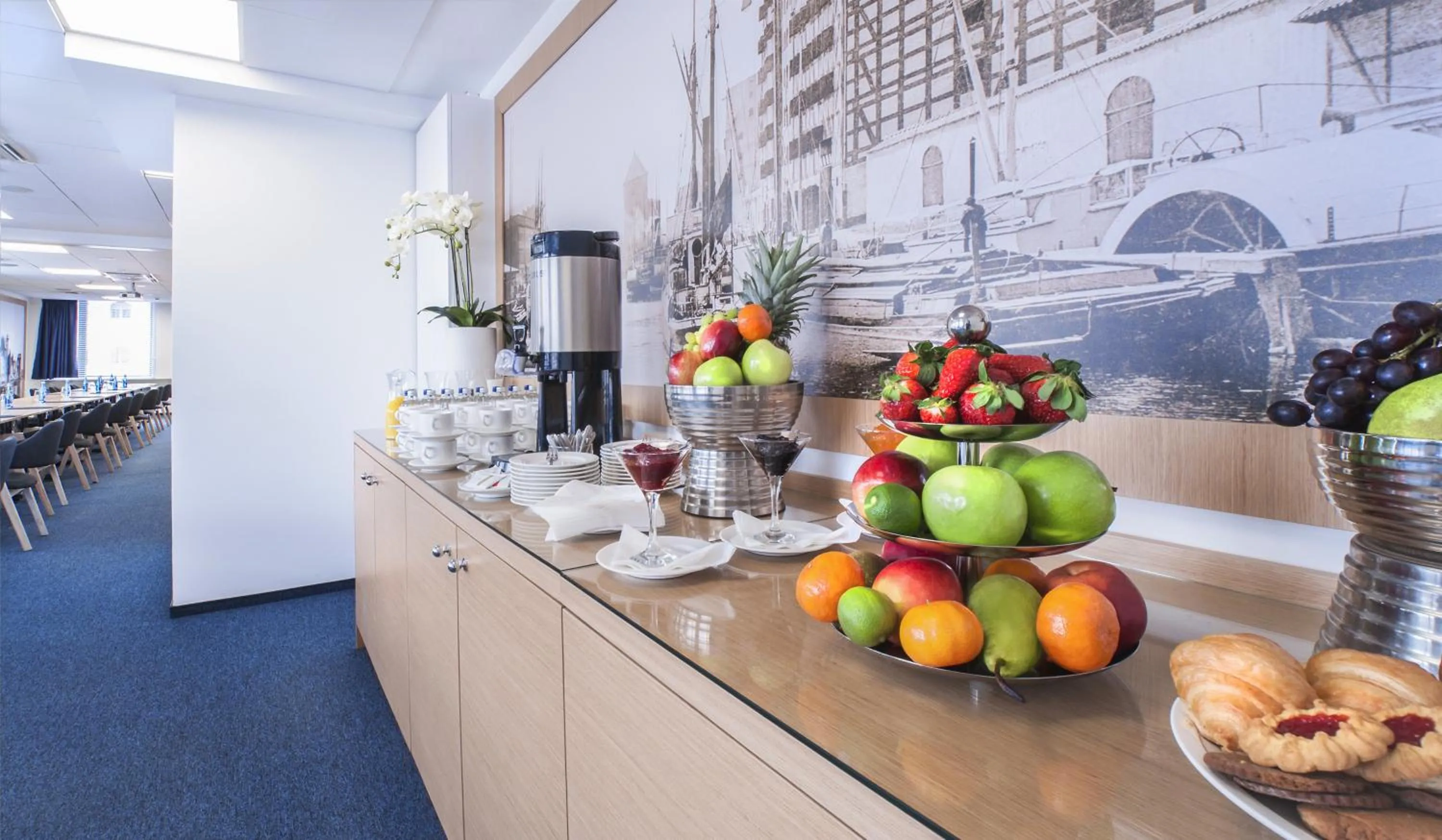 Buffet breakfast in Hotel Marina Club Old Town View