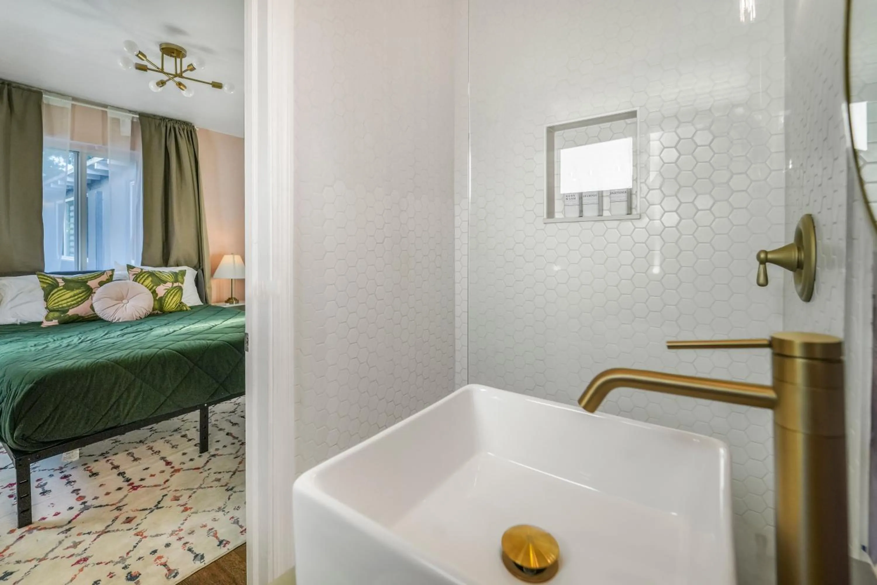 Bed in La Playita 4-BR Heated Pool Miami 16 Guests