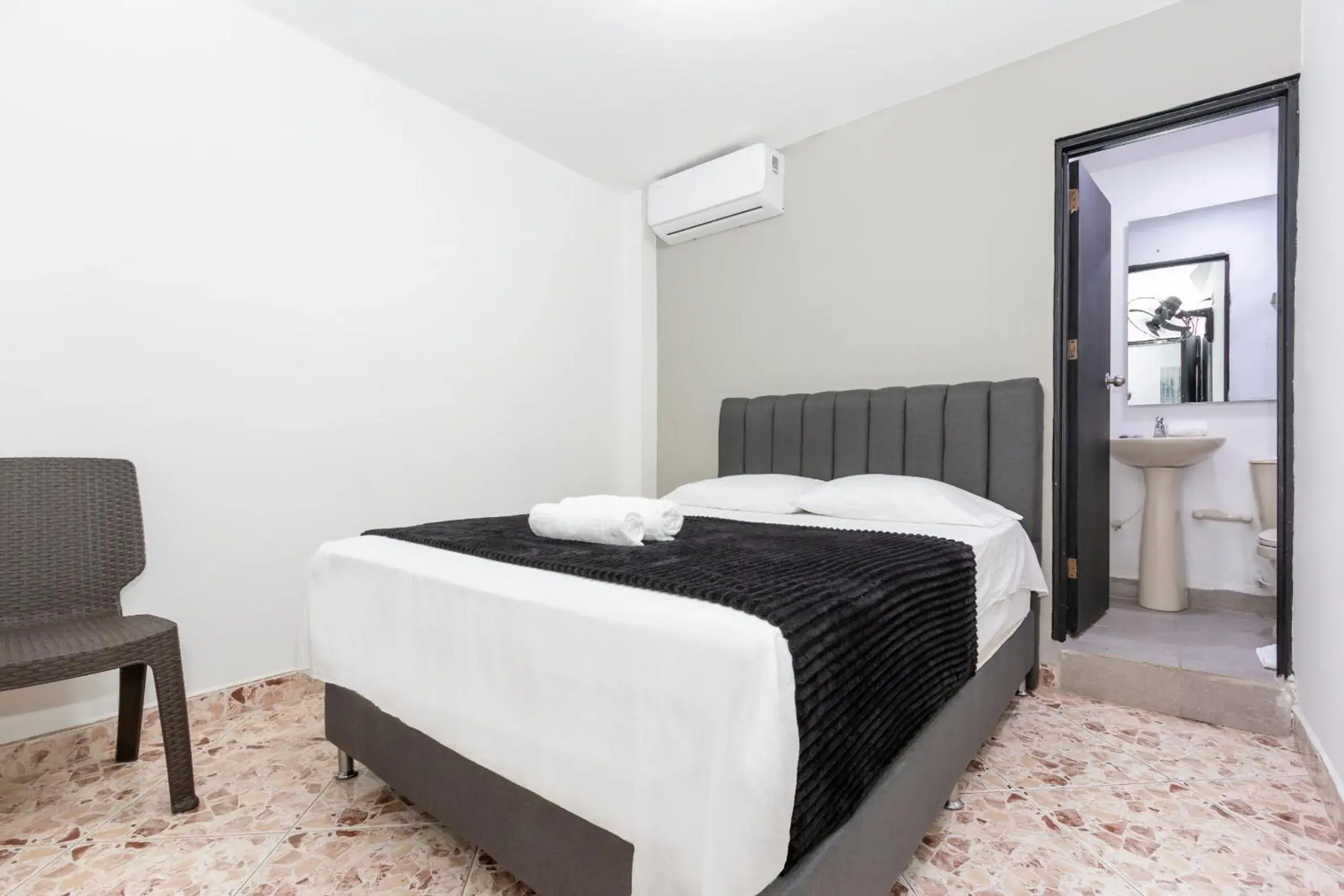 Deluxe Room - single occupancy in Hotel De León Estadio Deluxe Room - single occupancy in Hotel De León Estadio