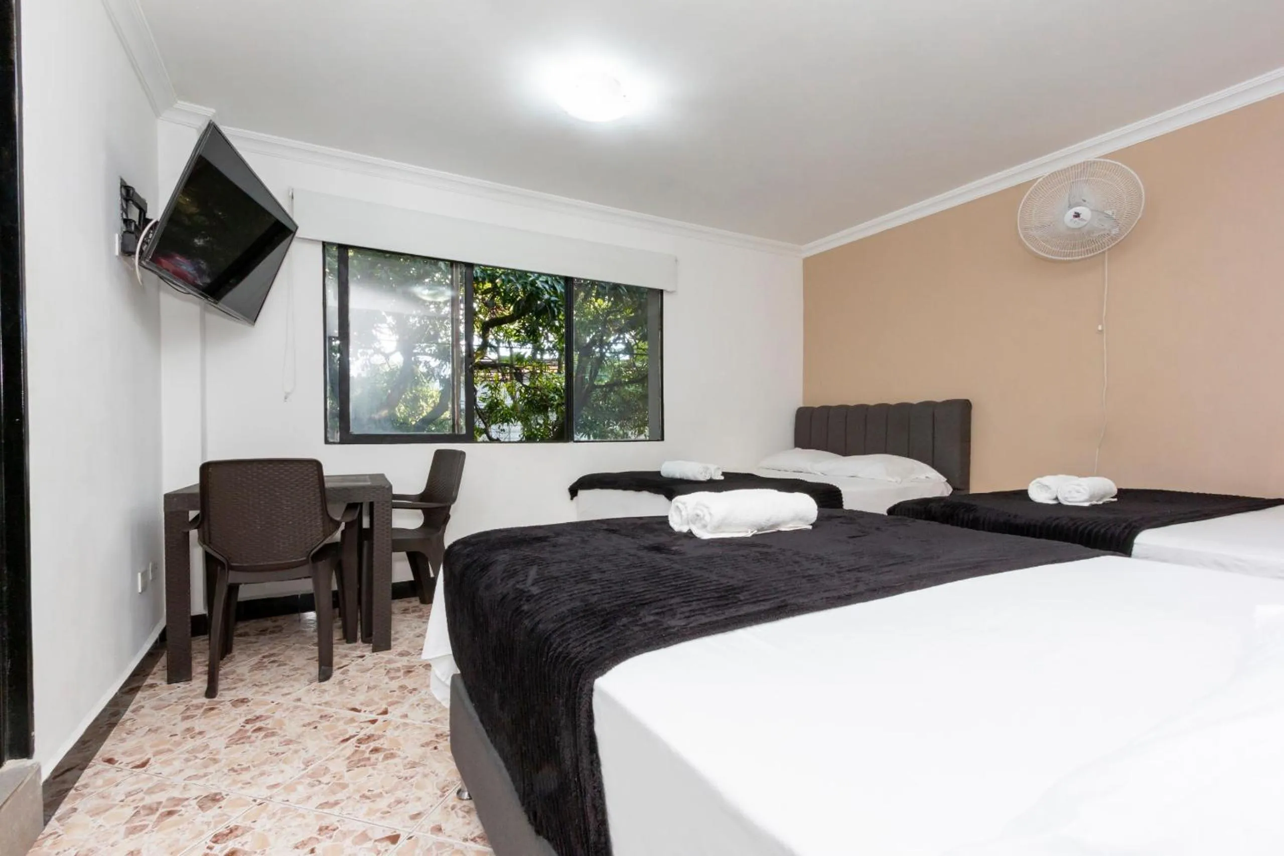 Photo of the whole room, Bed in Hotel De León Estadio