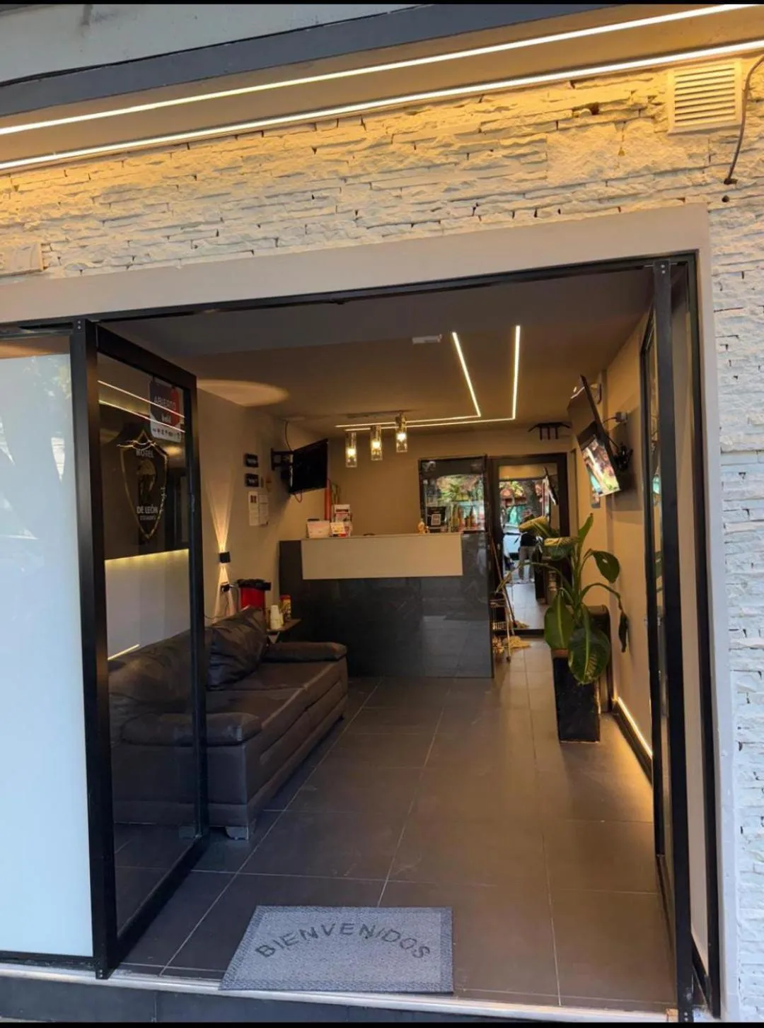 Lobby or reception in Hotel De León Estadio