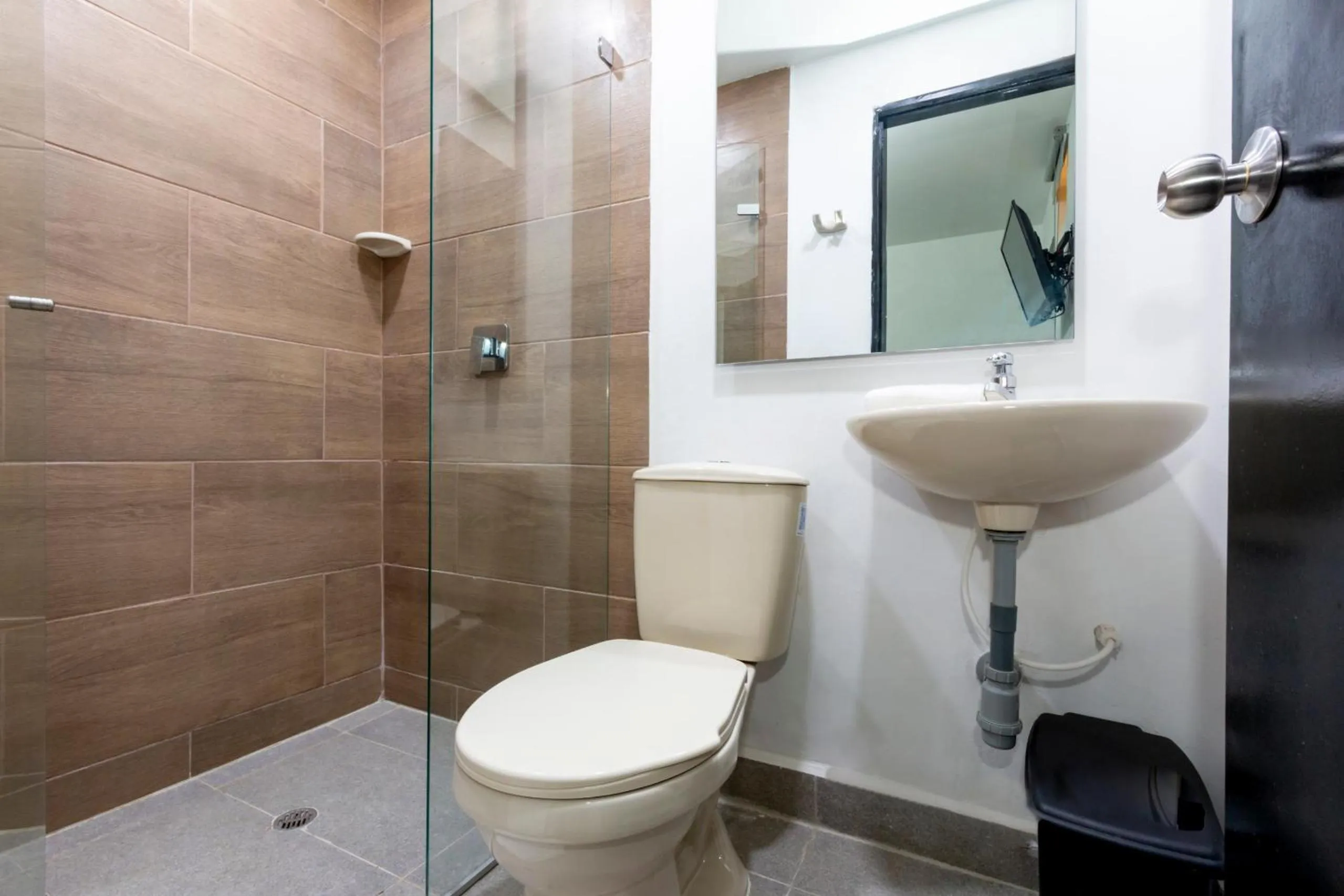 Shower in Hotel De León Estadio