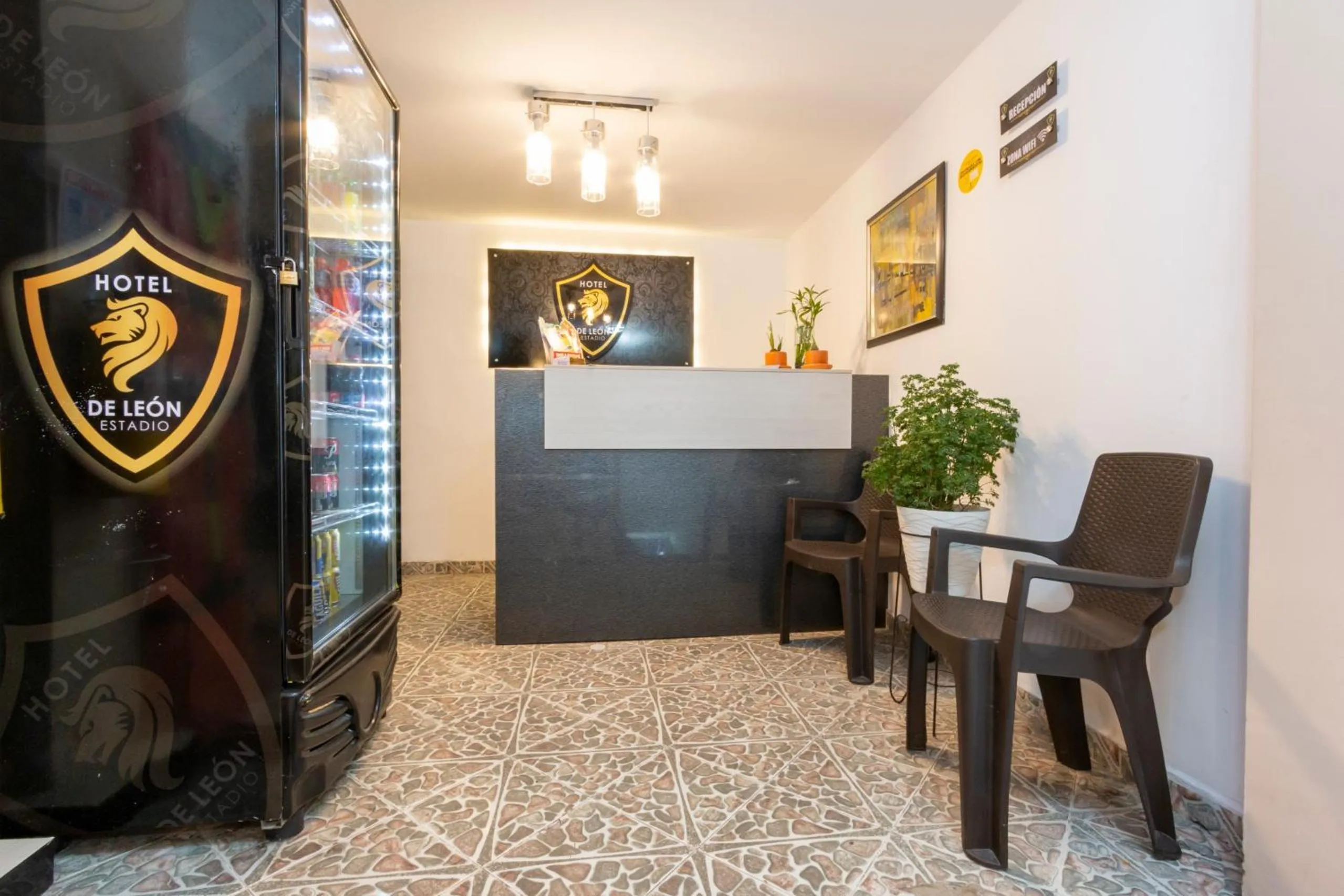 Lobby or reception in Hotel De León Estadio
