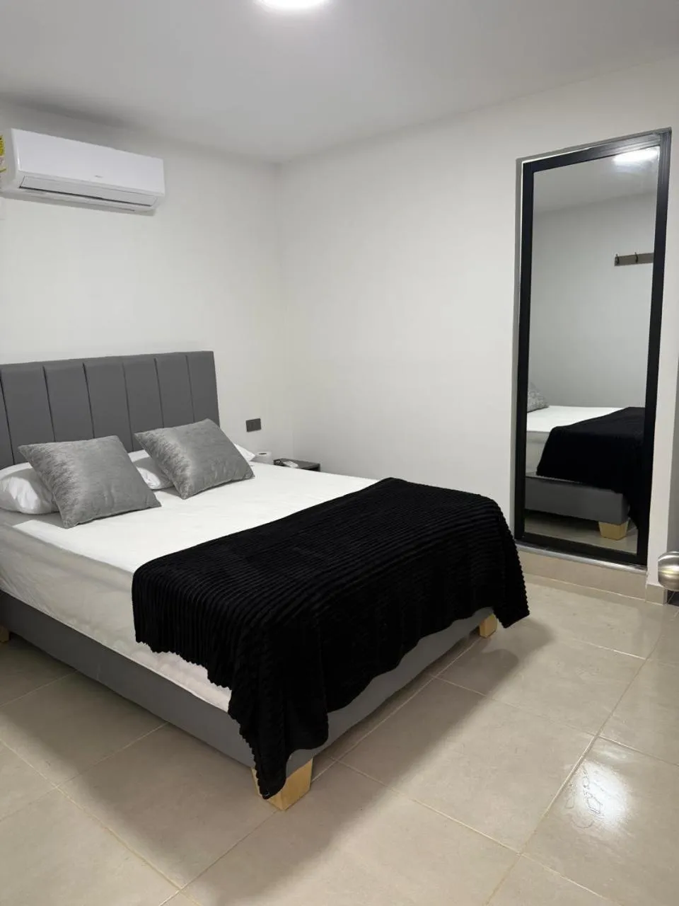 Photo of the whole room, Bed in Hotel De León Estadio