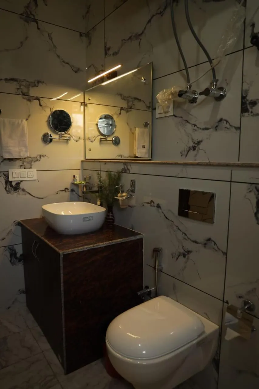 Bathroom in THE JAMAWAR