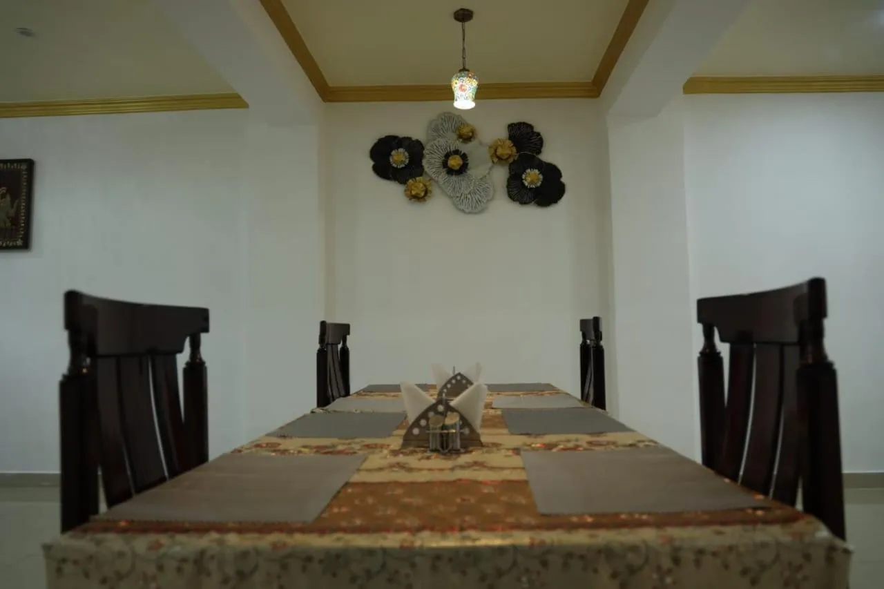 Restaurant/places to eat in THE JAMAWAR