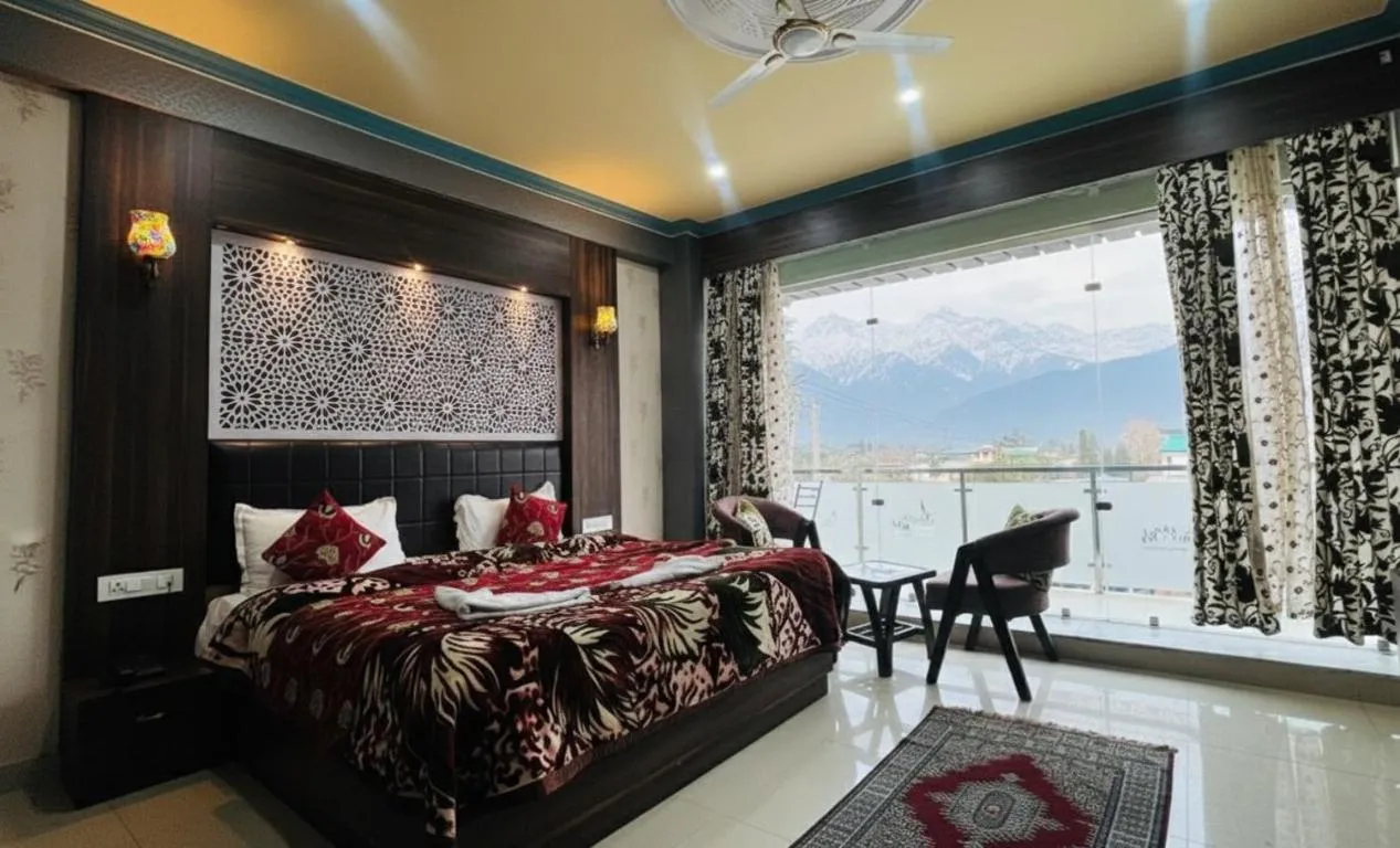 Bedroom, Bed in THE JAMAWAR