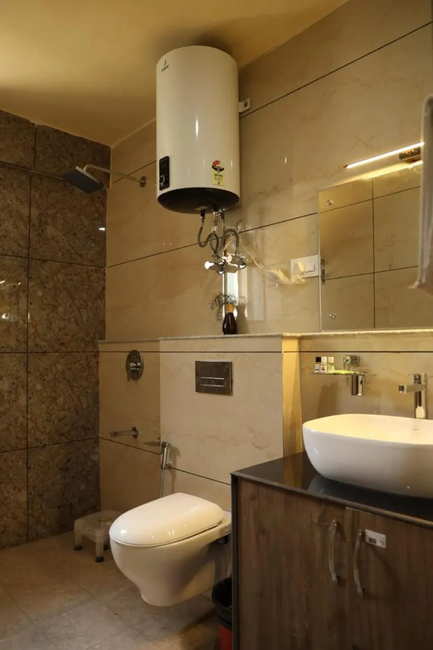 Bathroom in THE JAMAWAR