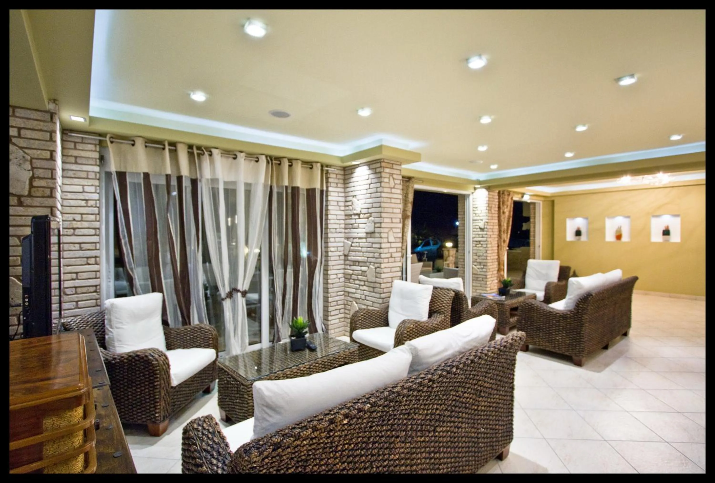 Lounge or bar in Hotel Agni On The Beach