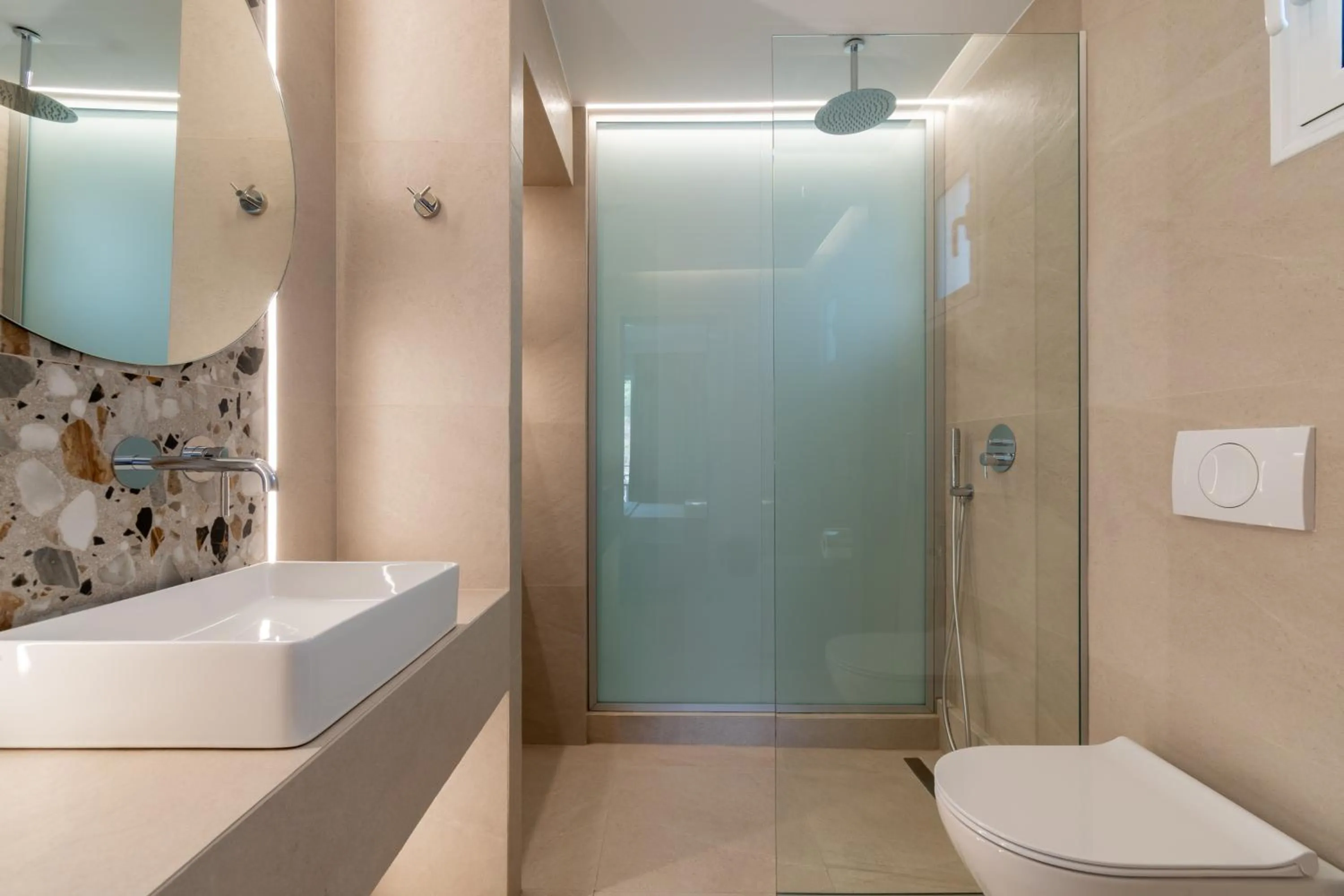 Shower in Hotel Agni On The Beach