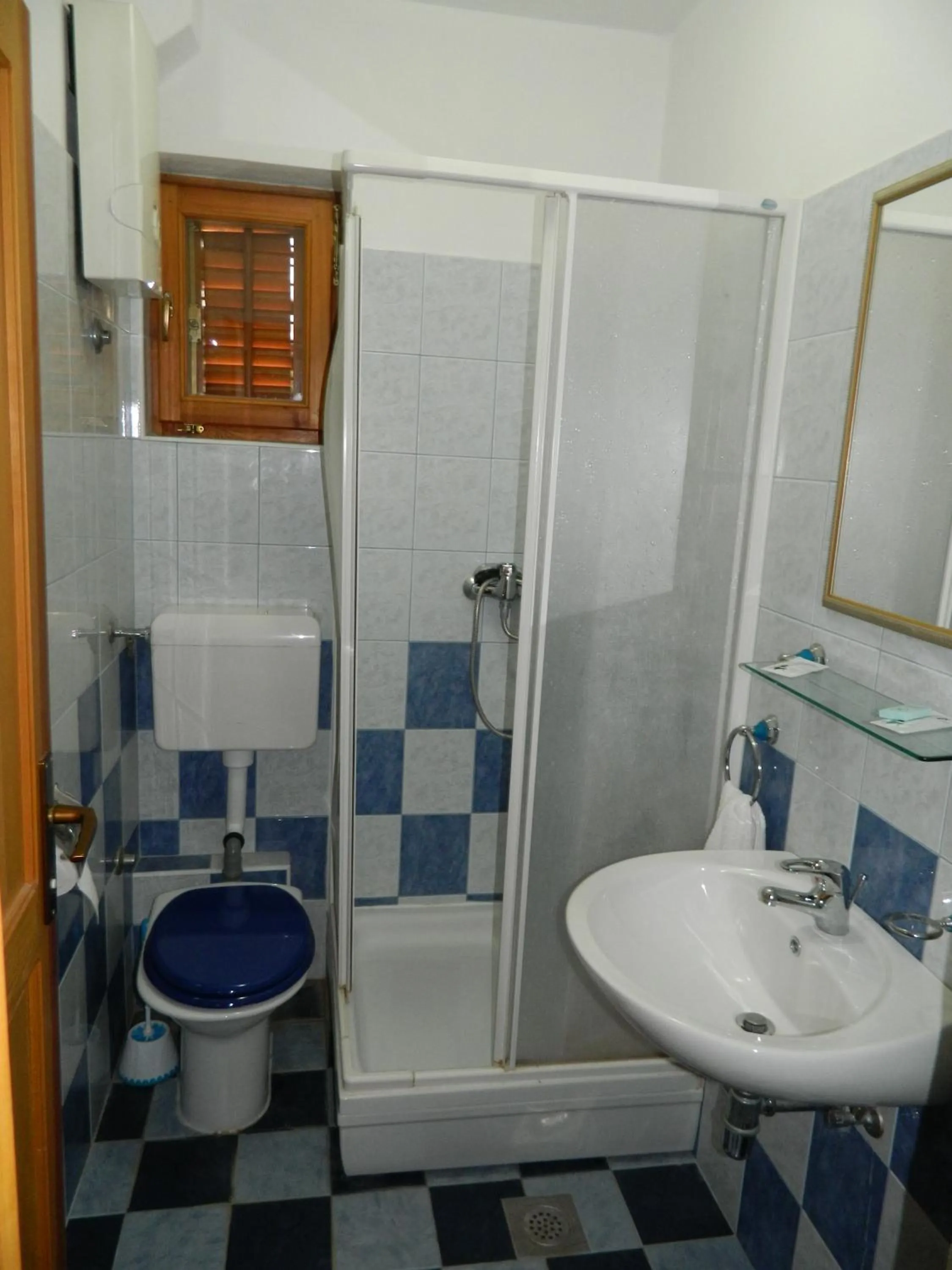 Toilet in Motel Jelčić