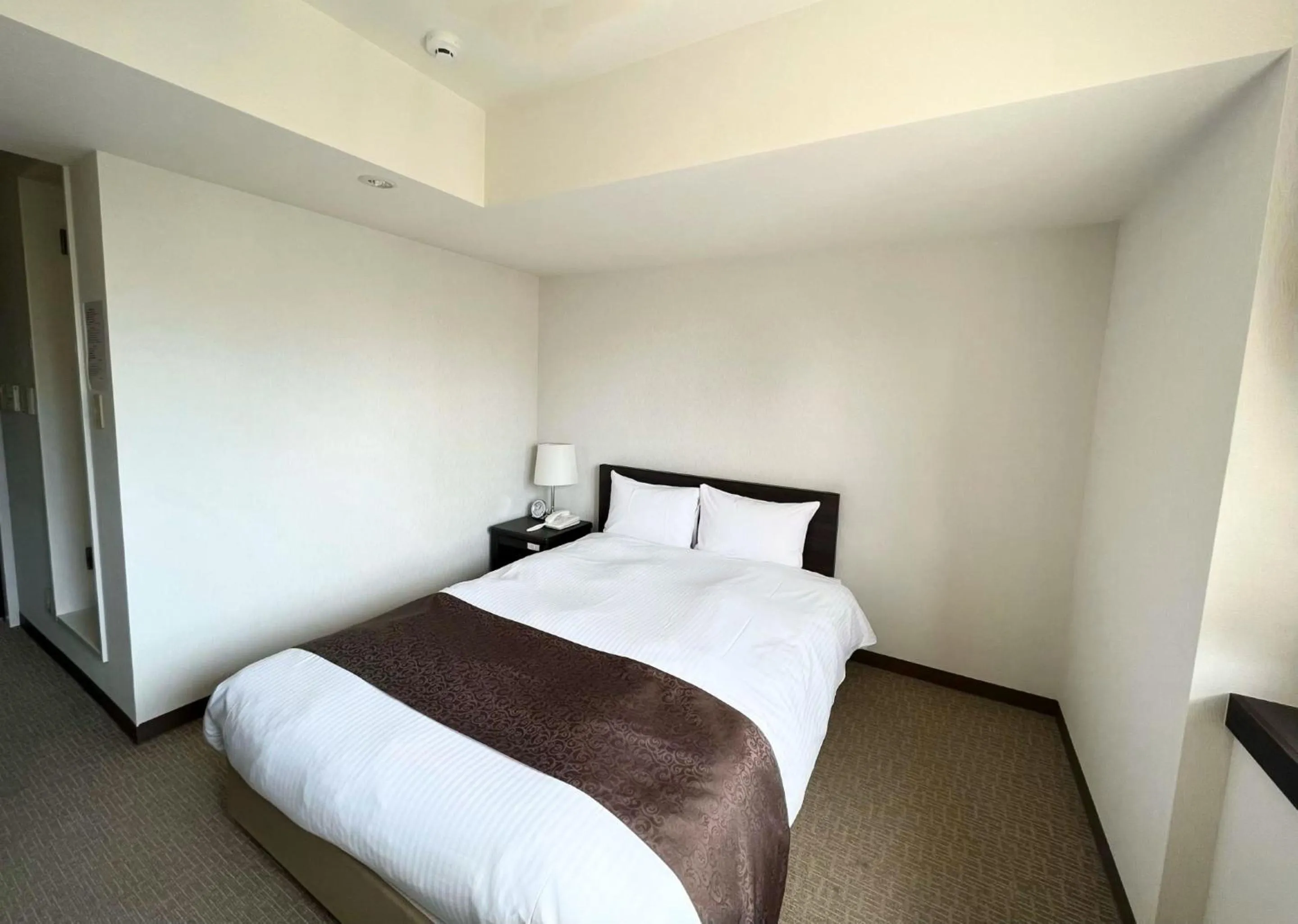 Bed in Shinjuku Sun Park Hotel