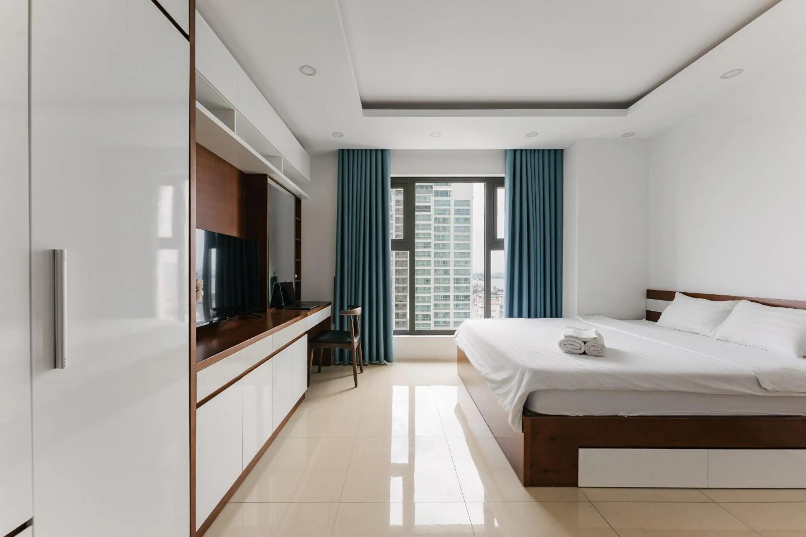 Bed in Hanoi Westlake Homestay in D'Le Roi Soleil Building