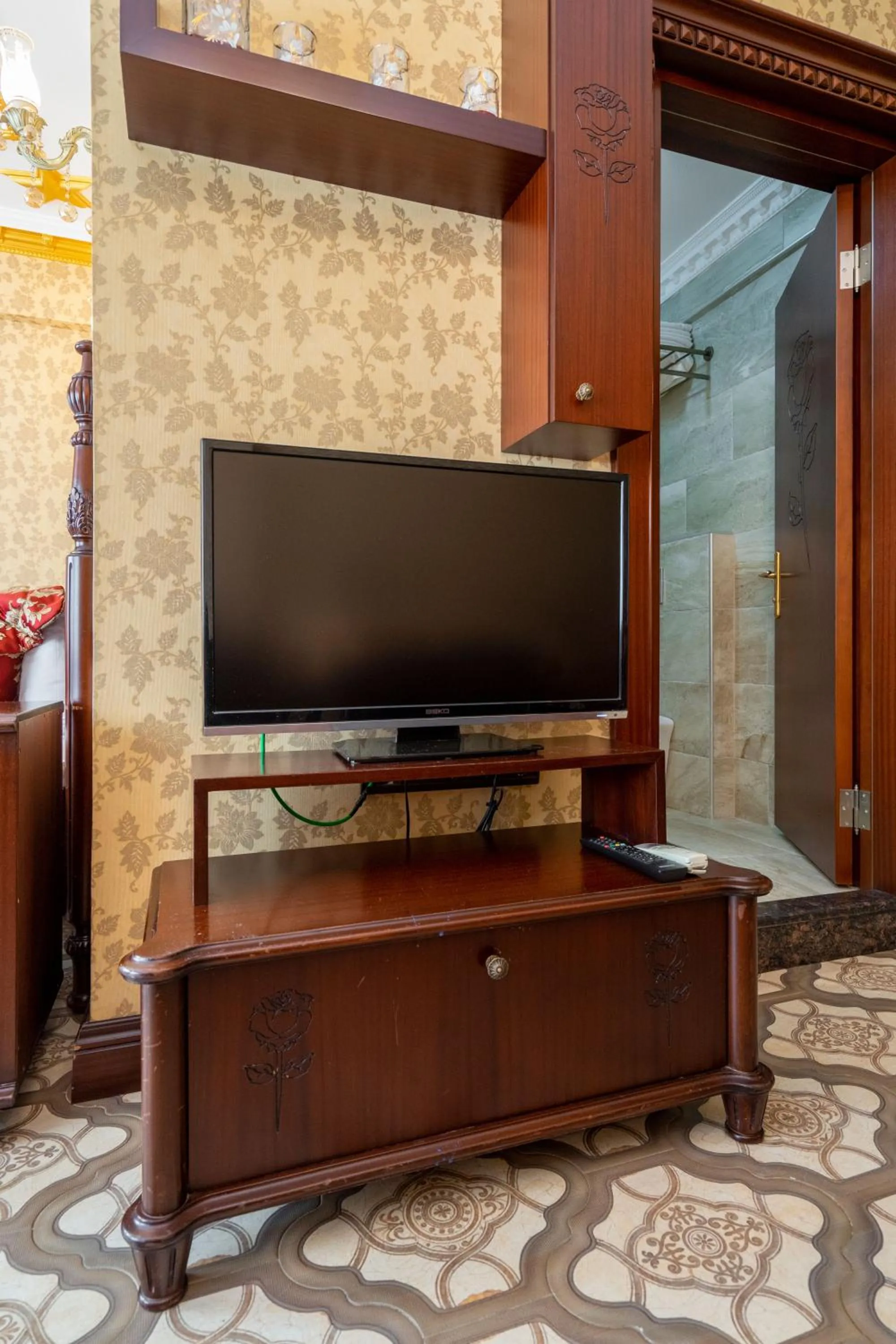 TV and multimedia in The First Ottoman Apartments