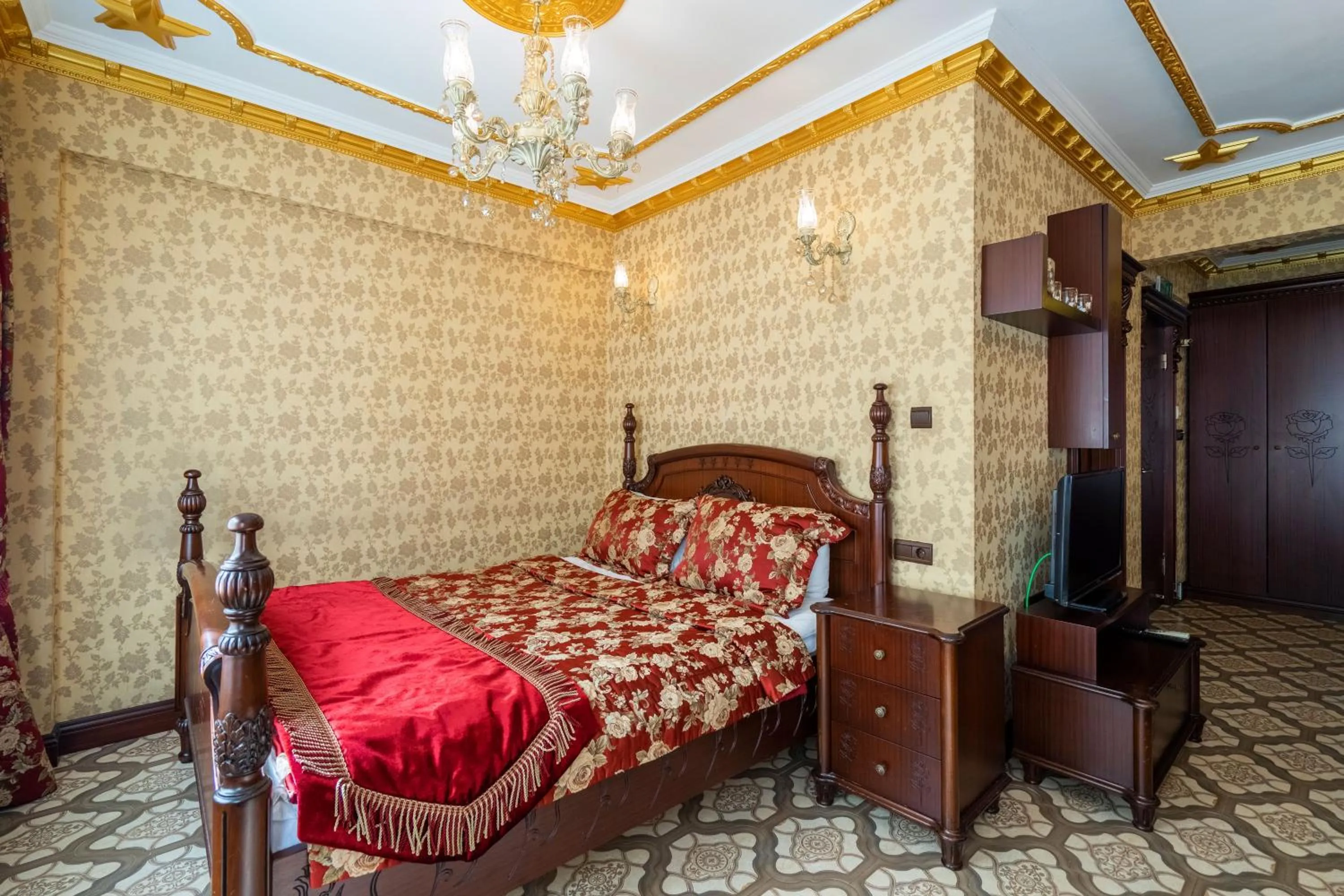 Bed in The First Ottoman Apartments