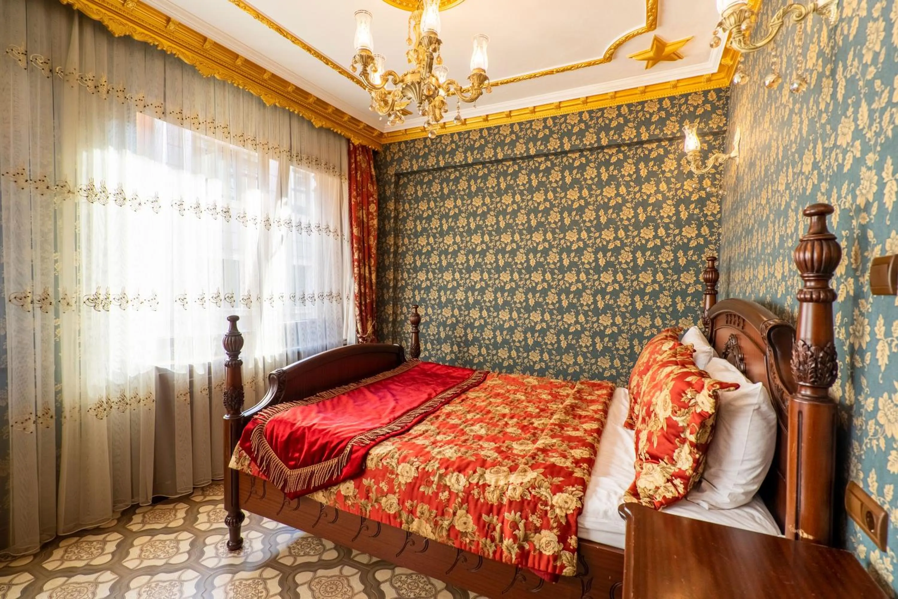 Bed in The First Ottoman Apartments