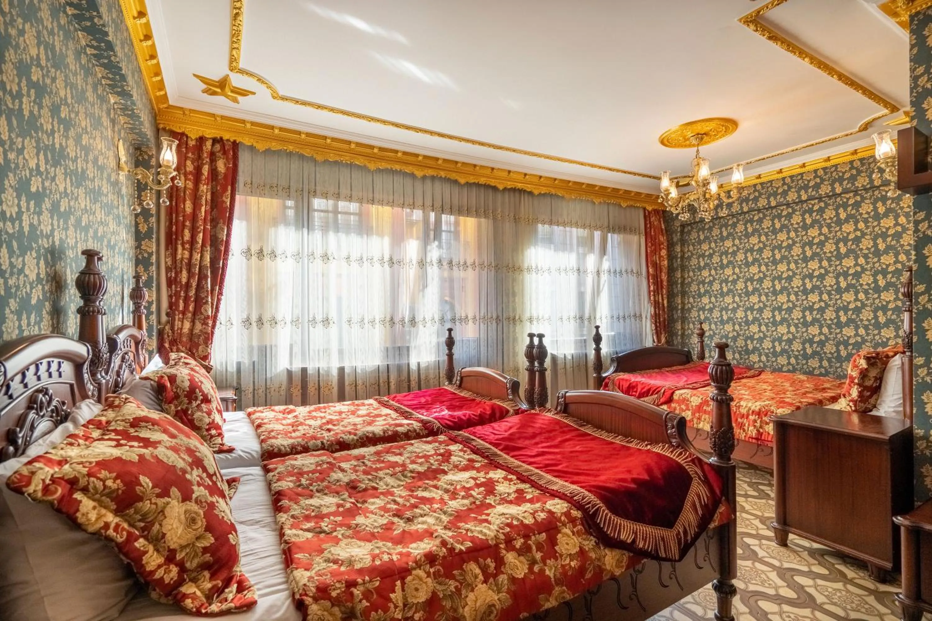 Bed in The First Ottoman Apartments
