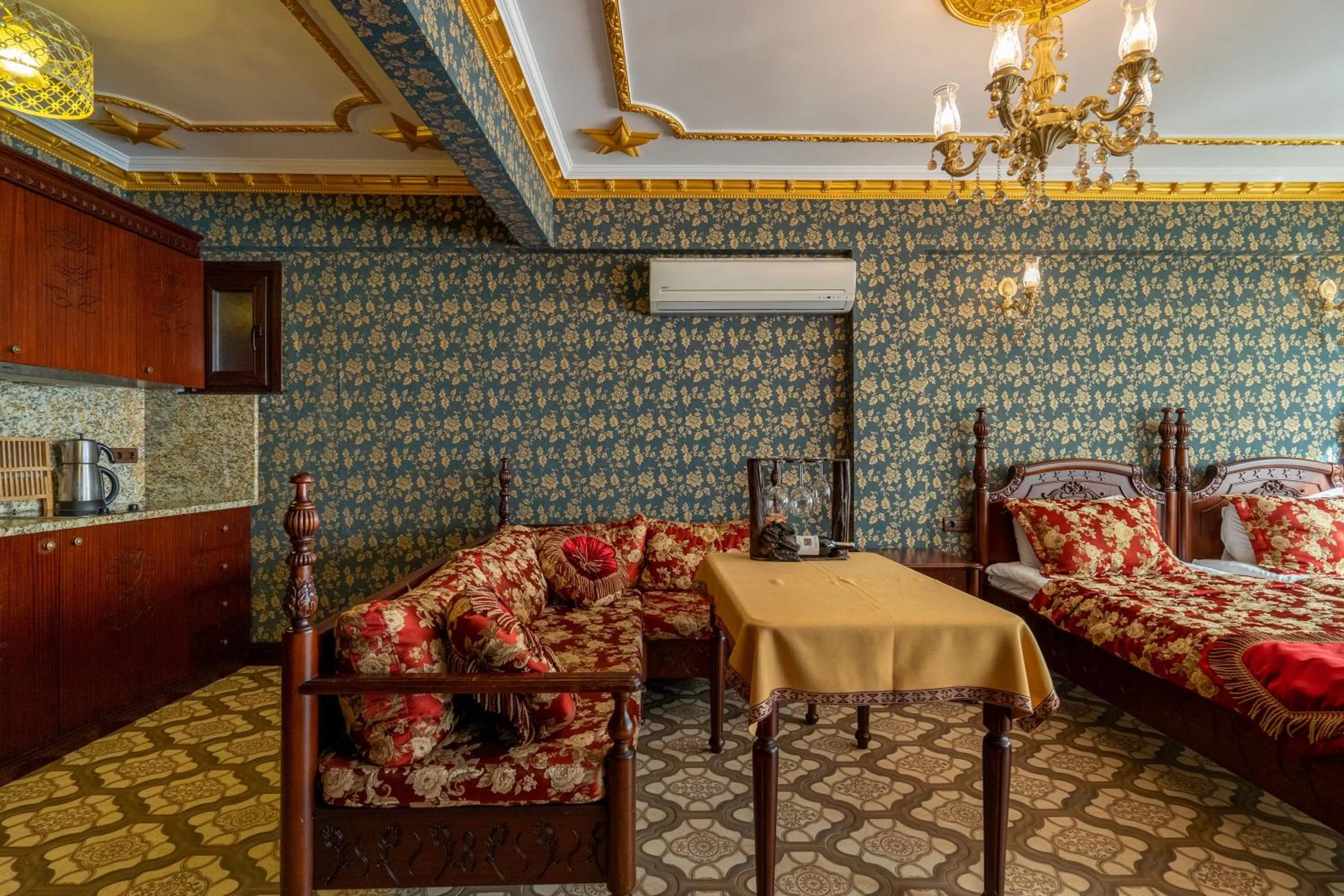 Bed in The First Ottoman Apartments