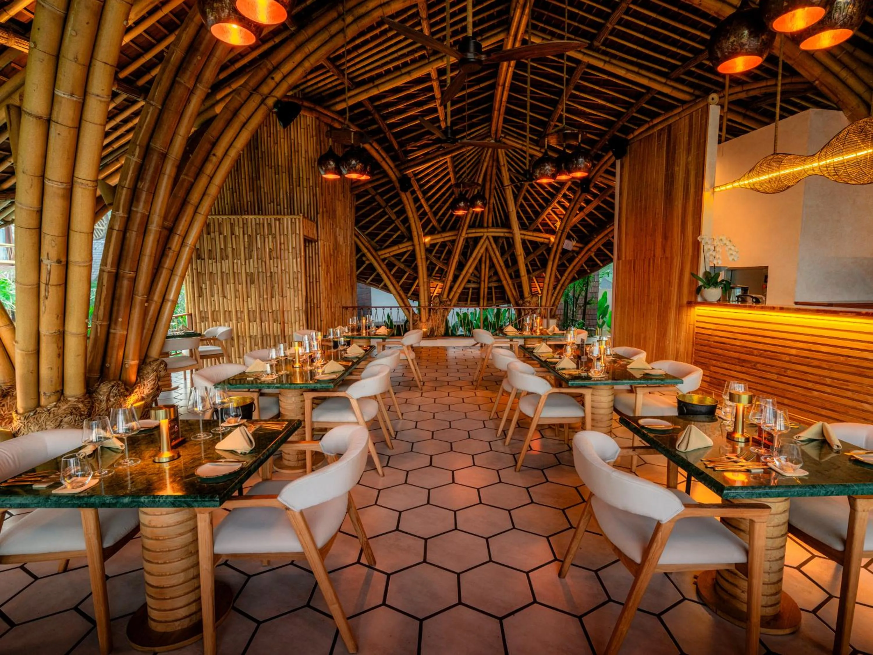 Restaurant/places to eat in Bambootel Sawah View