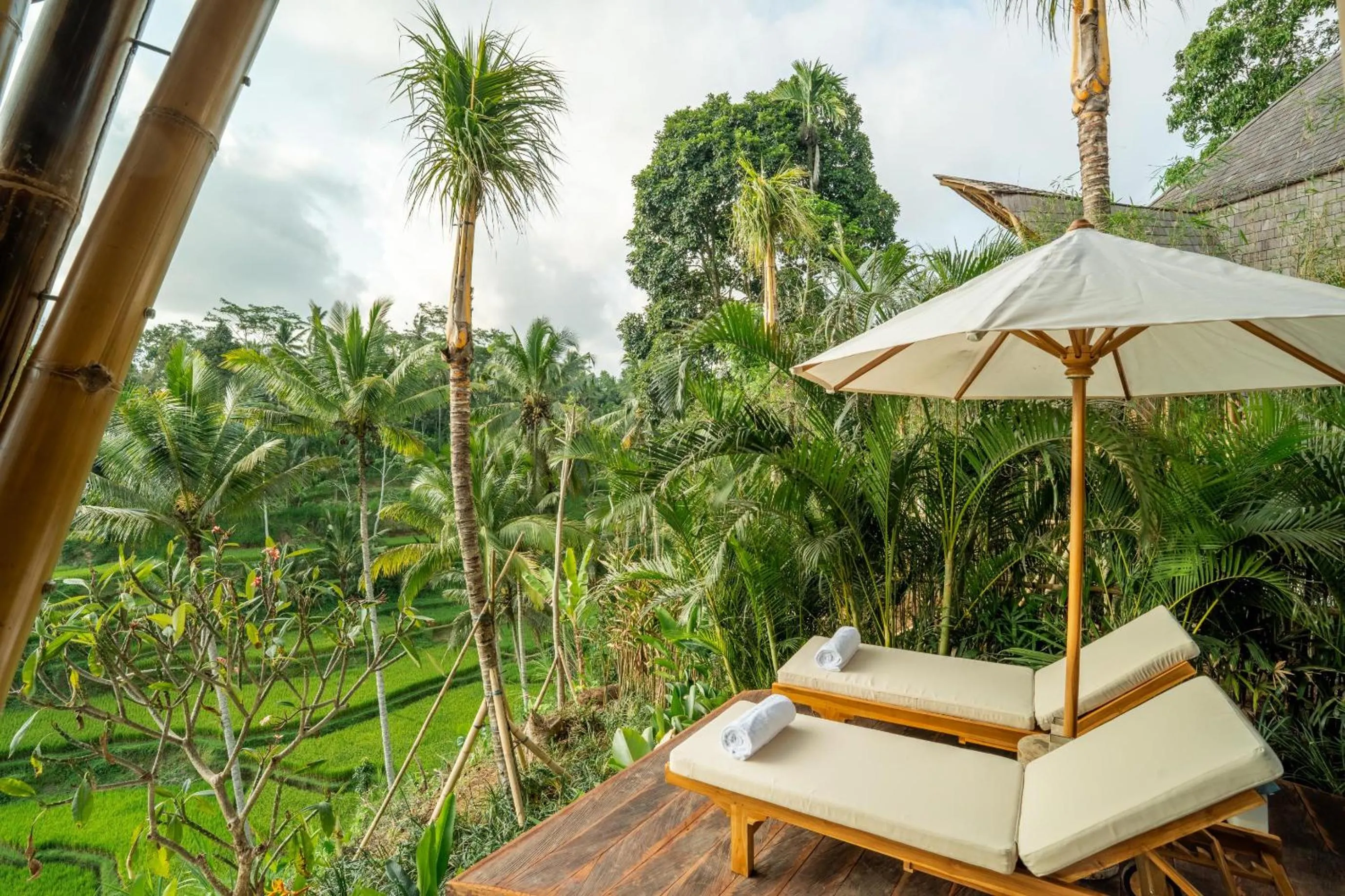 sunbed in Bambootel Sawah View